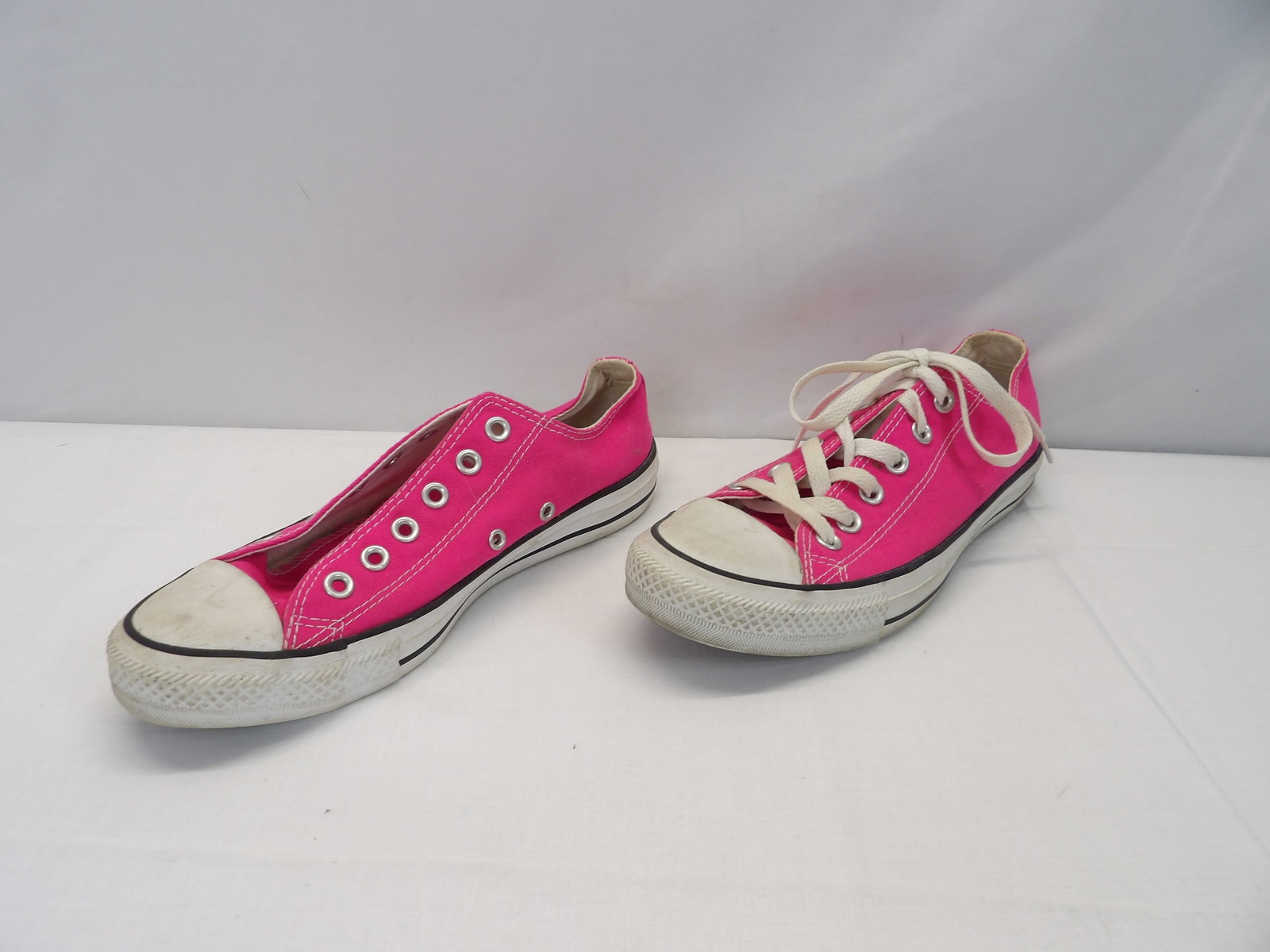 Vintage 1950/60's Men's Pink Canvas Converse Snickers, size 6: missing a shoe lace, see photo's