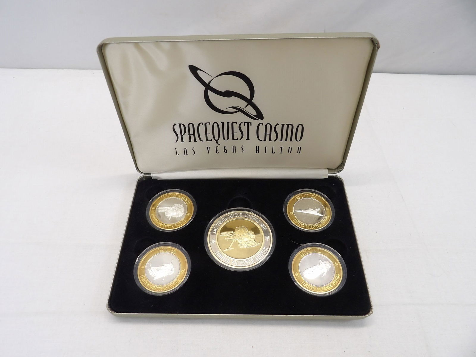 Spacequest Casino Las Vegas Hilton Limited Collector Edition .999 Fine Silver (1 of 2)