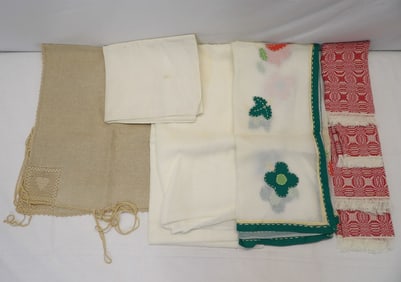 Lot of 7 Pieces of Vintage Linen Including Set of 4 Red Guest Towels