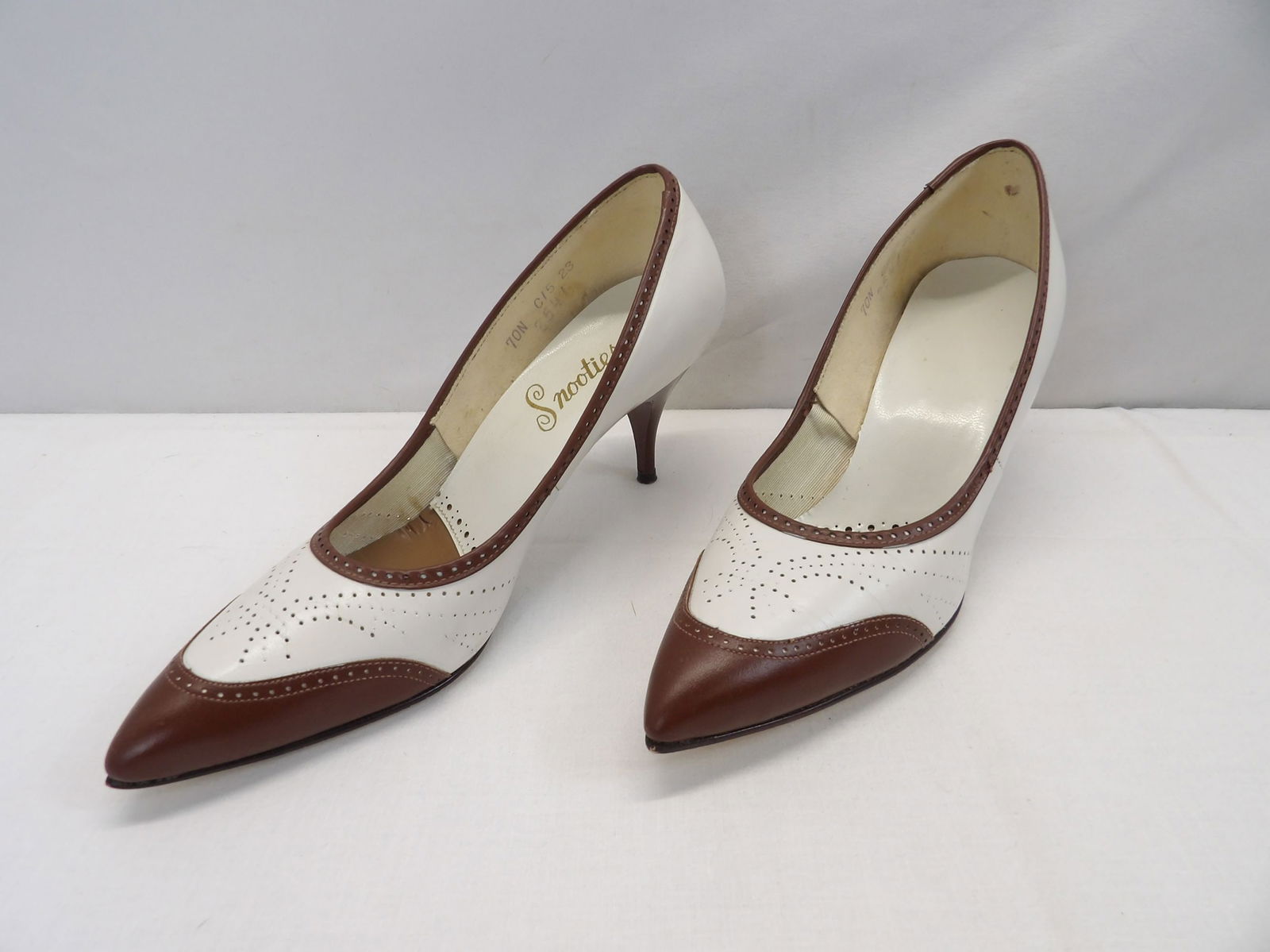 Vintage 1950's Brogue Stiletto Brown & White Snooties Shoes: size 7, good condition, see photo's