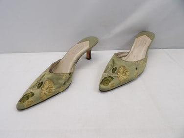 Vintage 1990's Pointed Toe Silk Brocade Slip On Shoes with Kitten Heels
