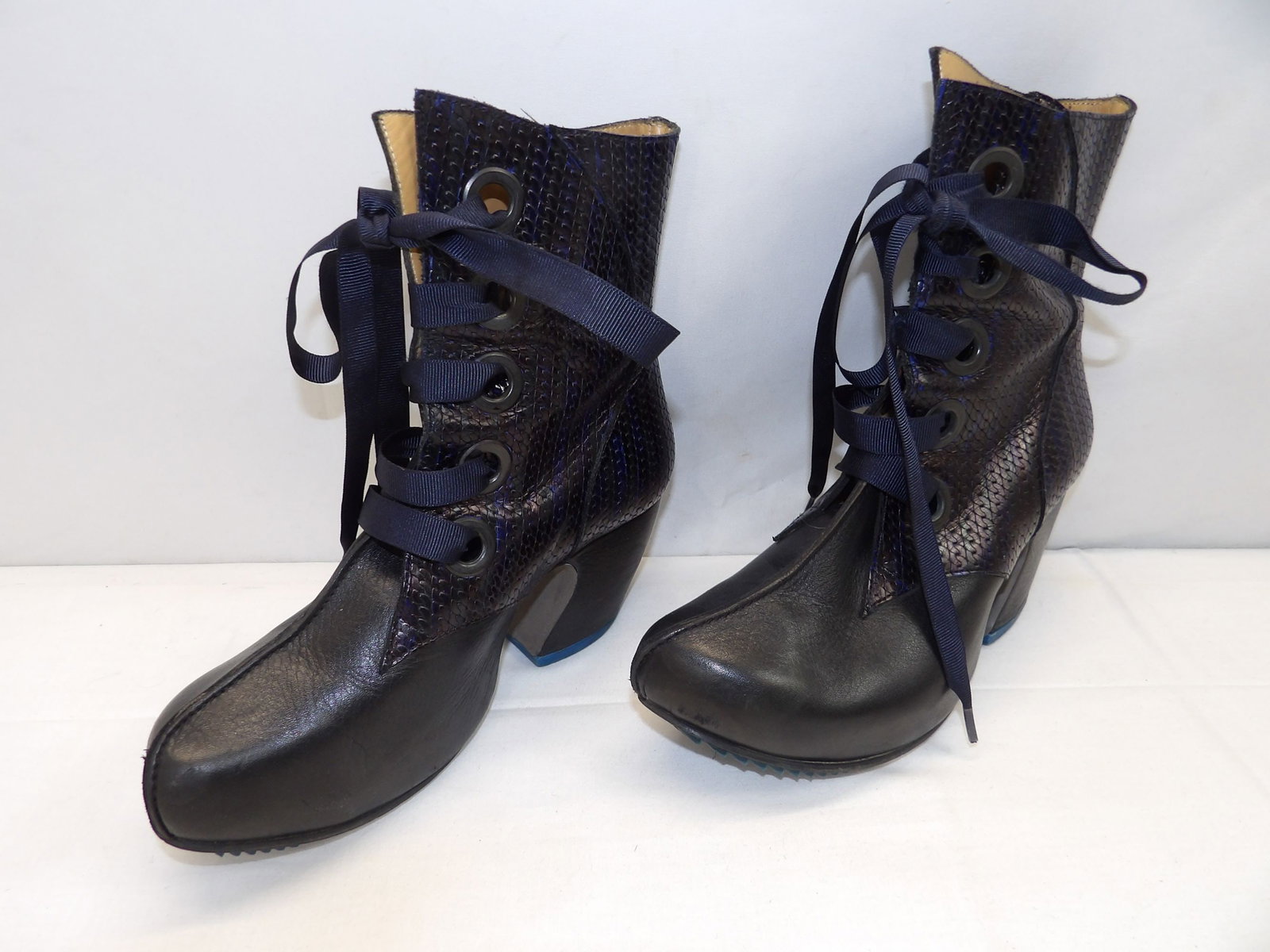 Vintage John Fluevog Funky Leather Boot's: size 8, Shoe Laces have been changed, small damage to the back of the left boot, see photo's