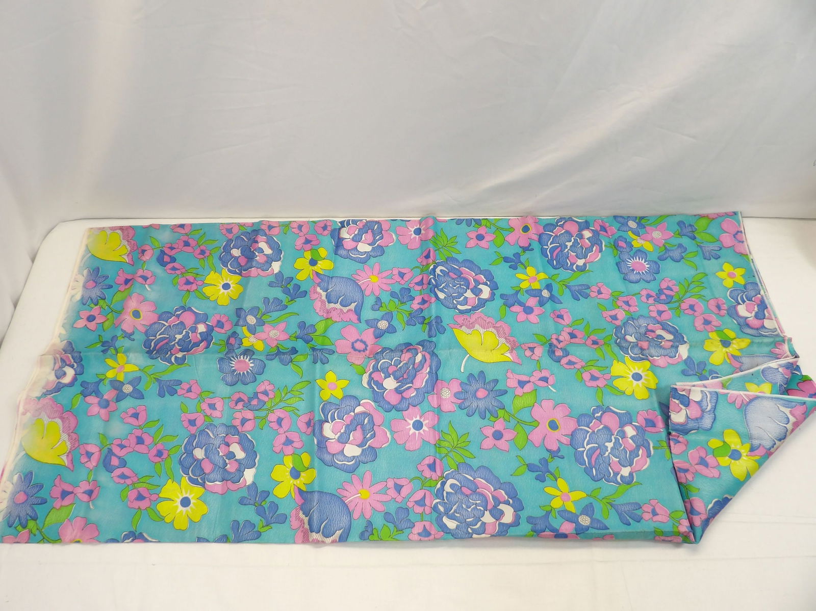 Vintage 1960's Bold Print Floral Fabric, 4 Yards: 52 inches wide, see photo's
