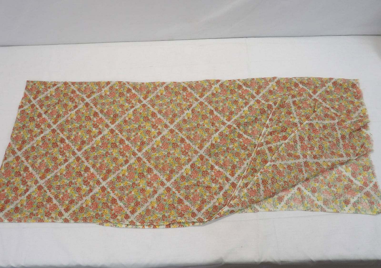 Vintage Sheer Gauze Floral Fabric: approx. 36 x 4.8 Yards, good condition, see photo's