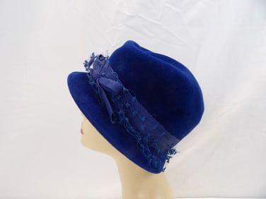 Vintage 1960's Periwinkle Blue Peachbloom Velour Cloche