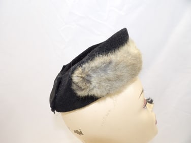 Vintage 1930/40's Black Nubby Wool Caplet with Squirrel Fur