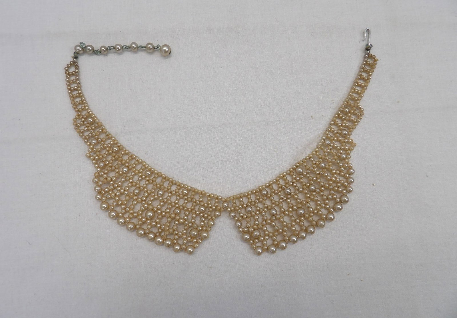 Vintage Beaded Chocker Collar: approx. 13 inches, see photo's