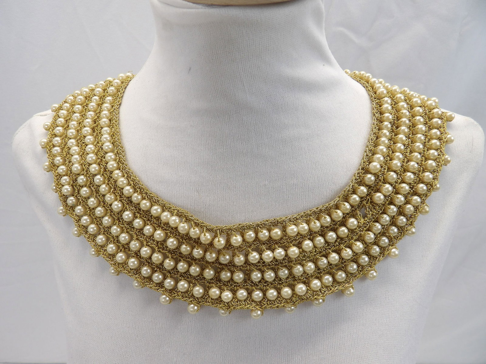 Vintage Beaded & Gold Tone Crochet Collar/Chocker: approx. 16 1/2 inches, see photo's