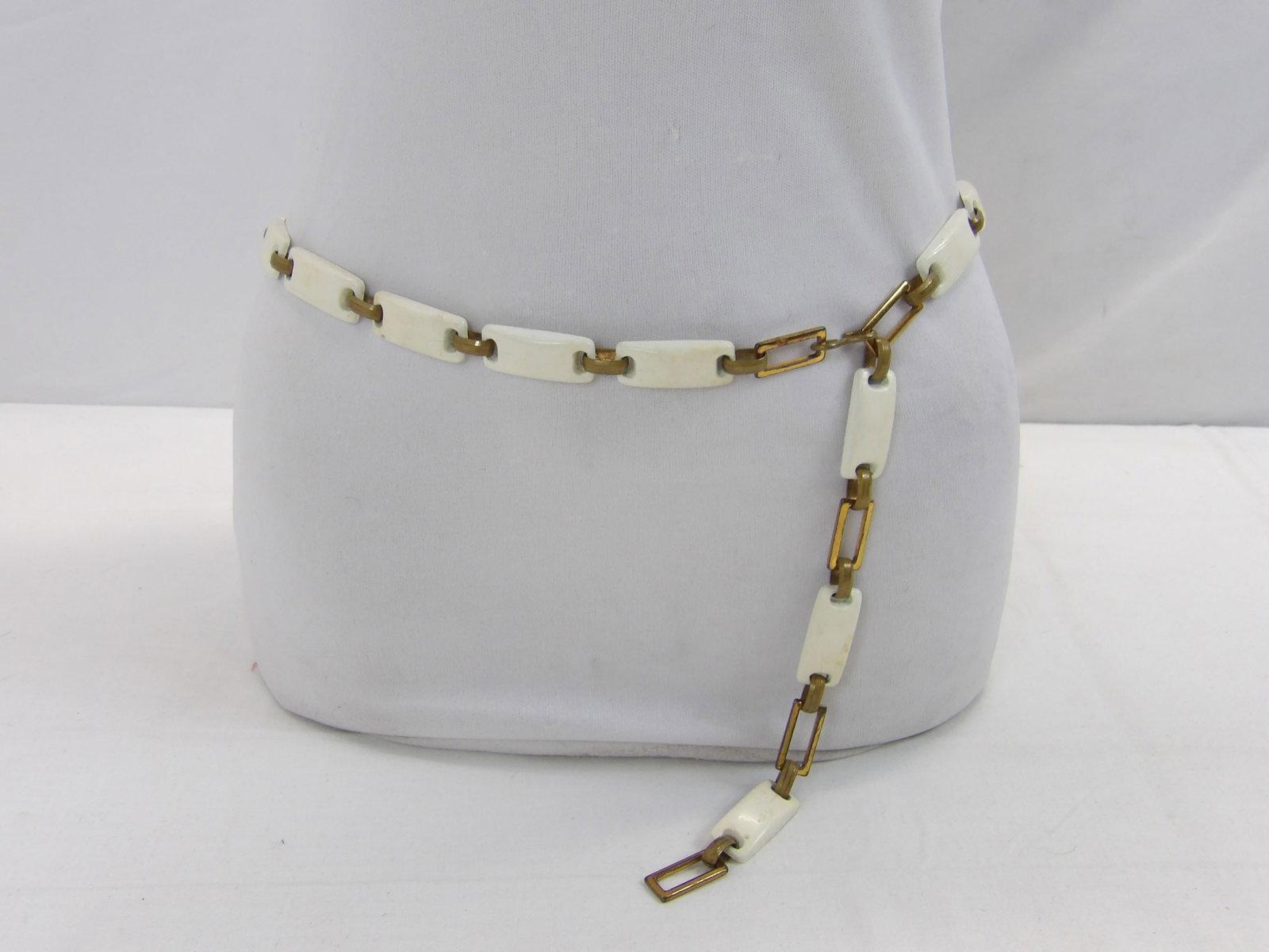 Vintage 1960's White Plastic & Gold Tone Belt: approx. 37 maximum Length, see photo's