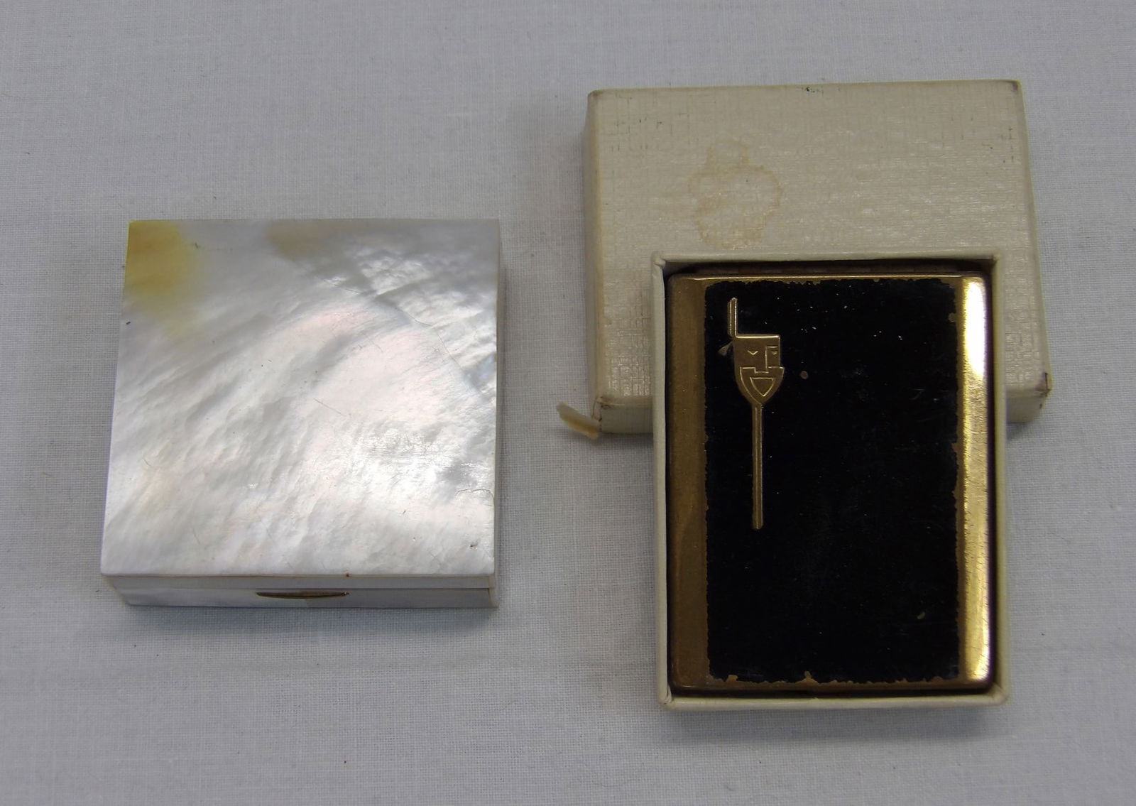 Lor of 2 Vintage Powder Compacts, 1 Max Factor, 1 Mother of Pearl (1 of 10)