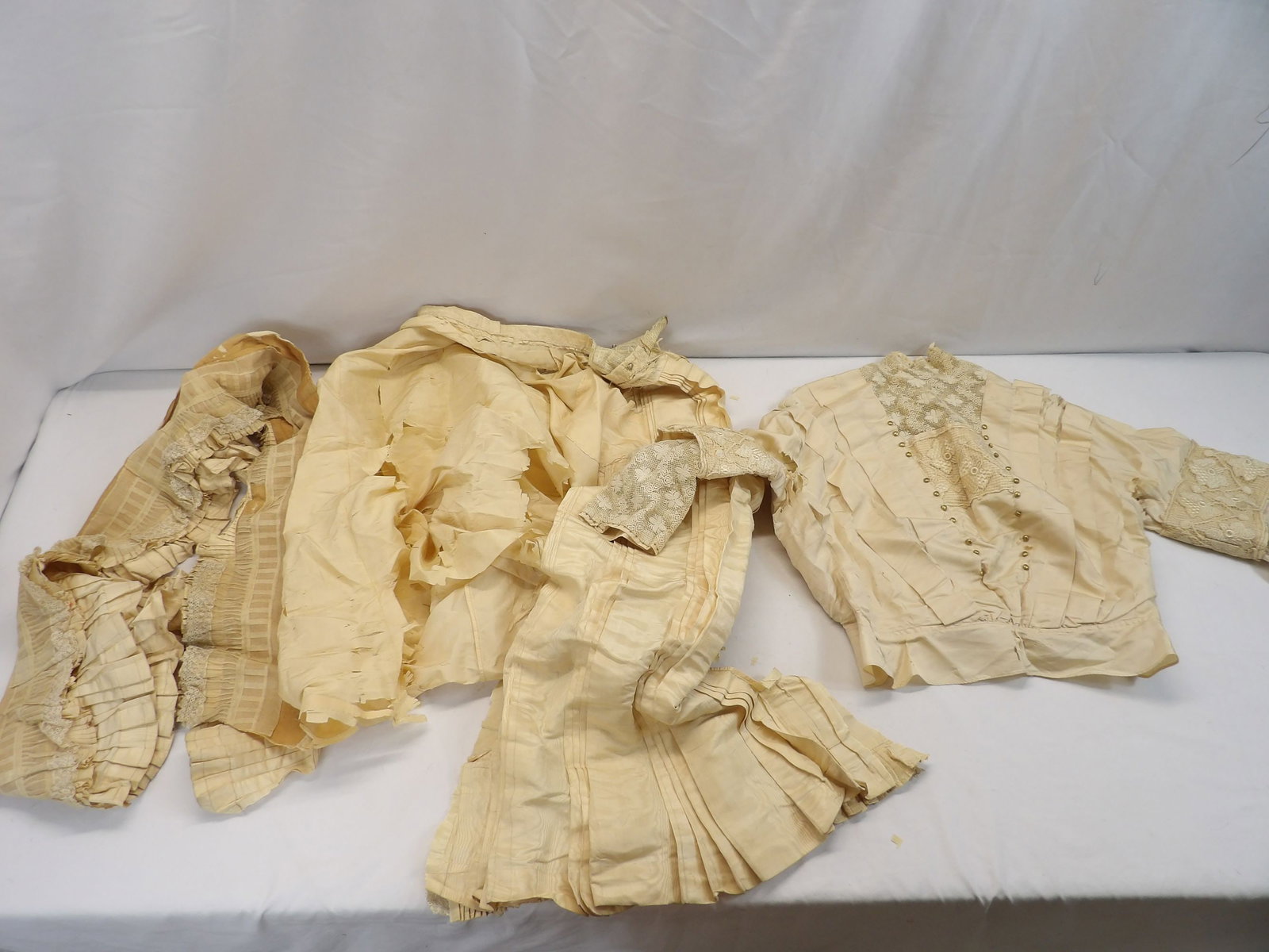 Antique Silk & Lace Skirt & Bodice, For Design: see photo's