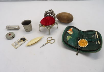 Lot of Vintage Sewing Items