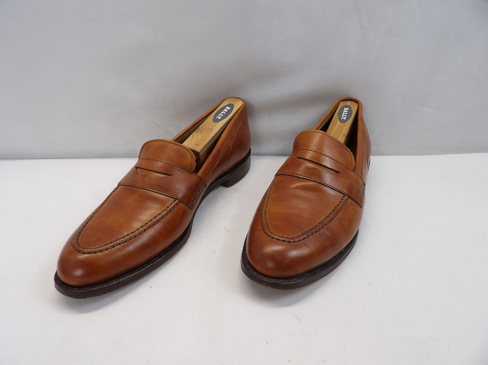 Vintage Joeseph Cheaney Brown Leather Men's Penny Loafers with Bally Shoe Stretchers: Bench Made in England, can't read size, measures 12 1/4 toe to heel on bottom of sole, good condition, see photo's