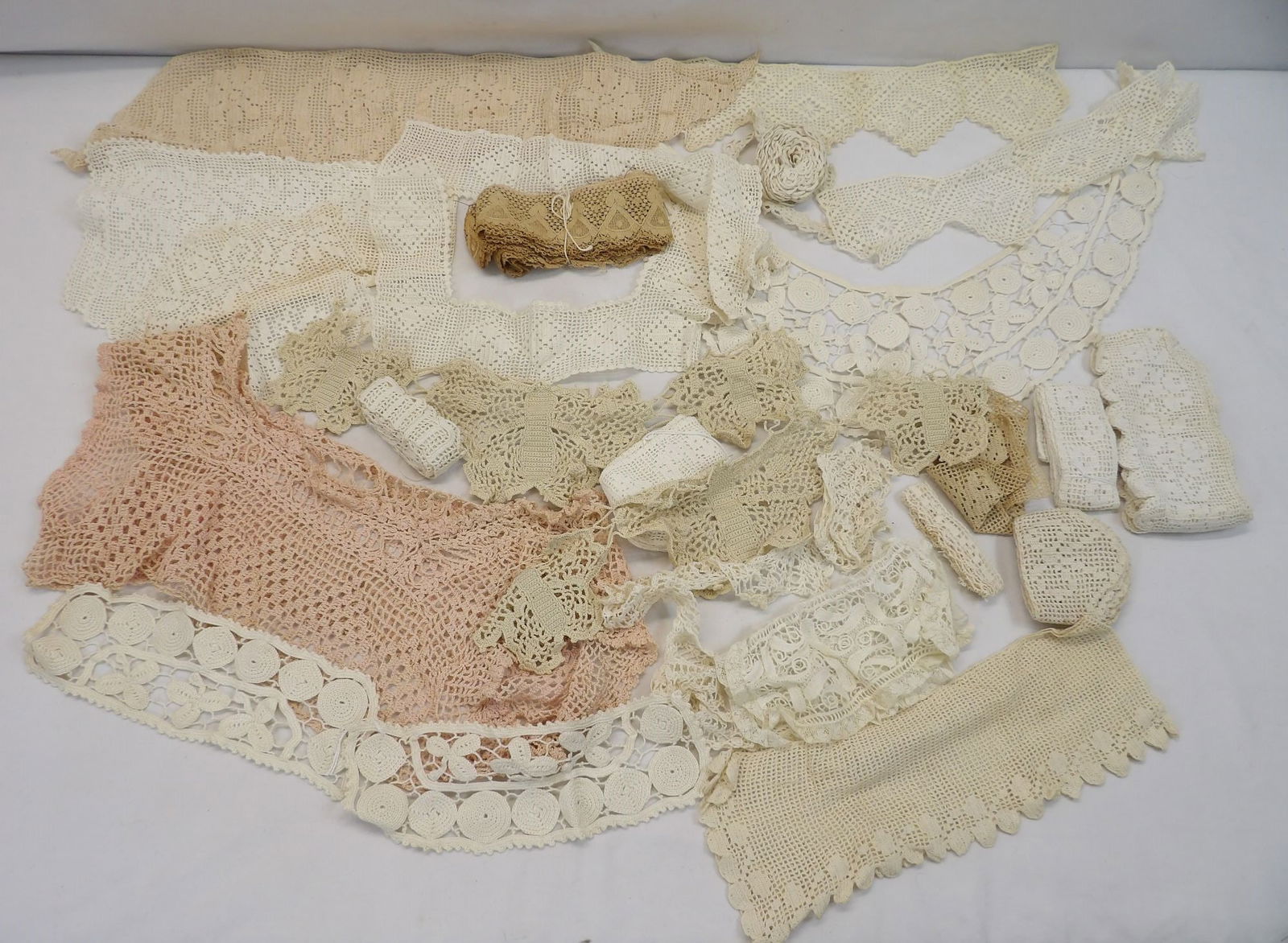 Lot of Vintage Lace & Crochet Trims: see photo's