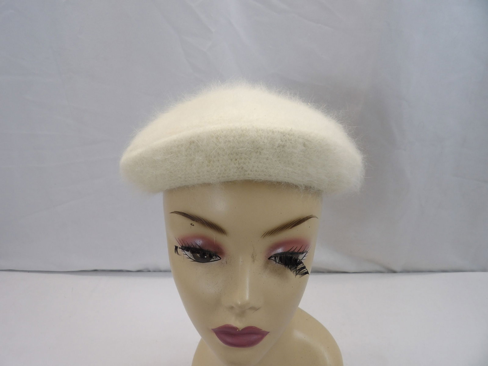 Vintage 1950/60's White Angora Capulet: good condition, see photo's