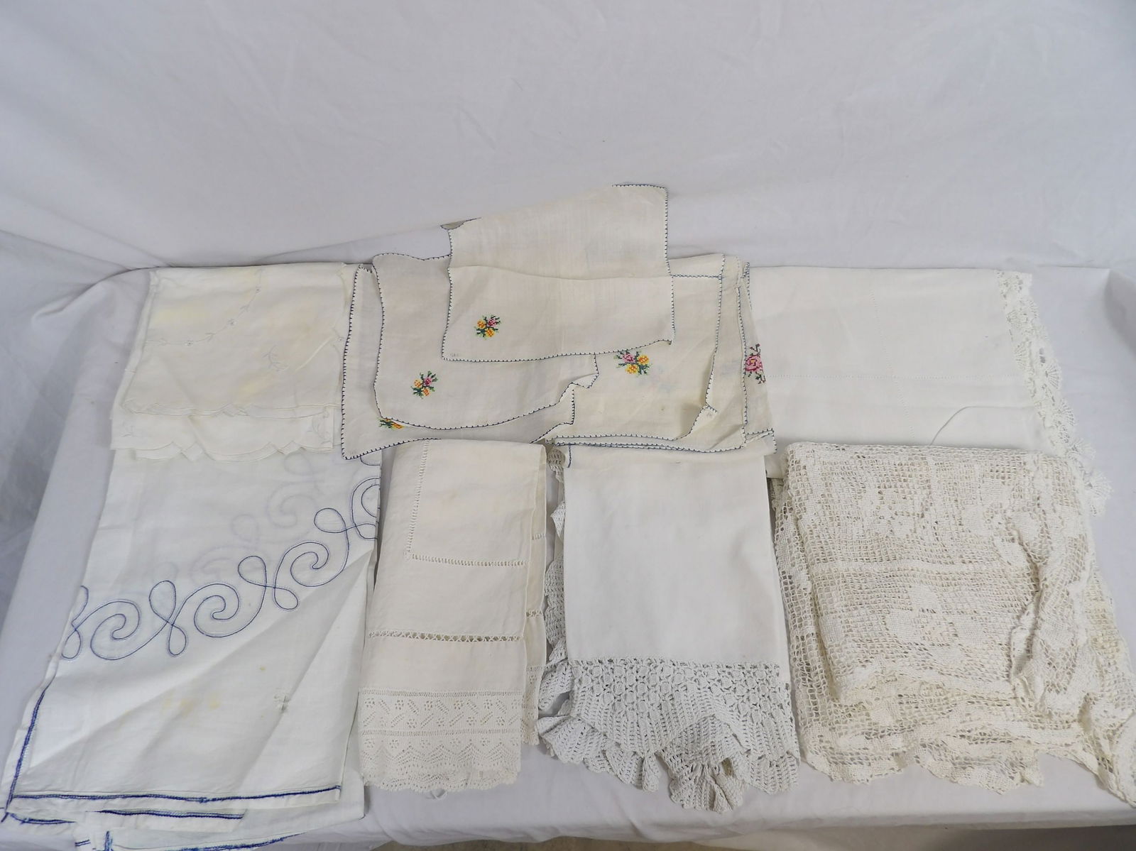 Lot of Vintage & Antique Lace Table Squares (1 of 18)