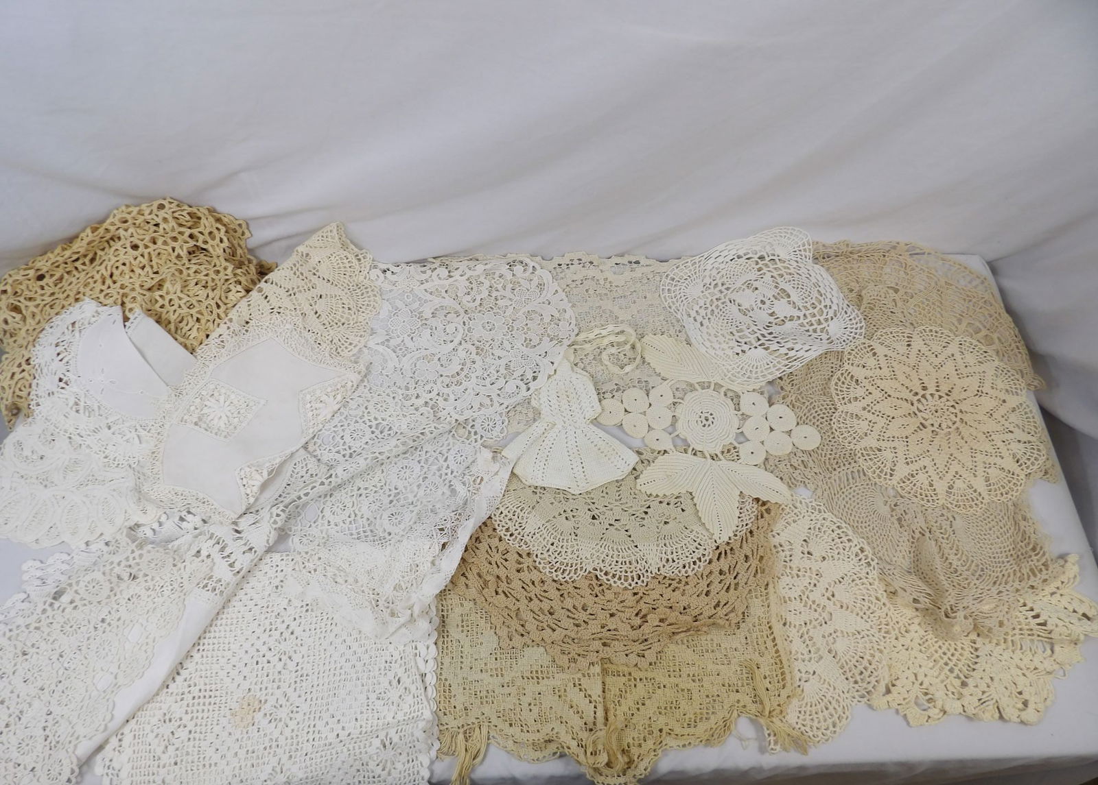 Large Lot of Vintage Crochet Doilies: see photo's