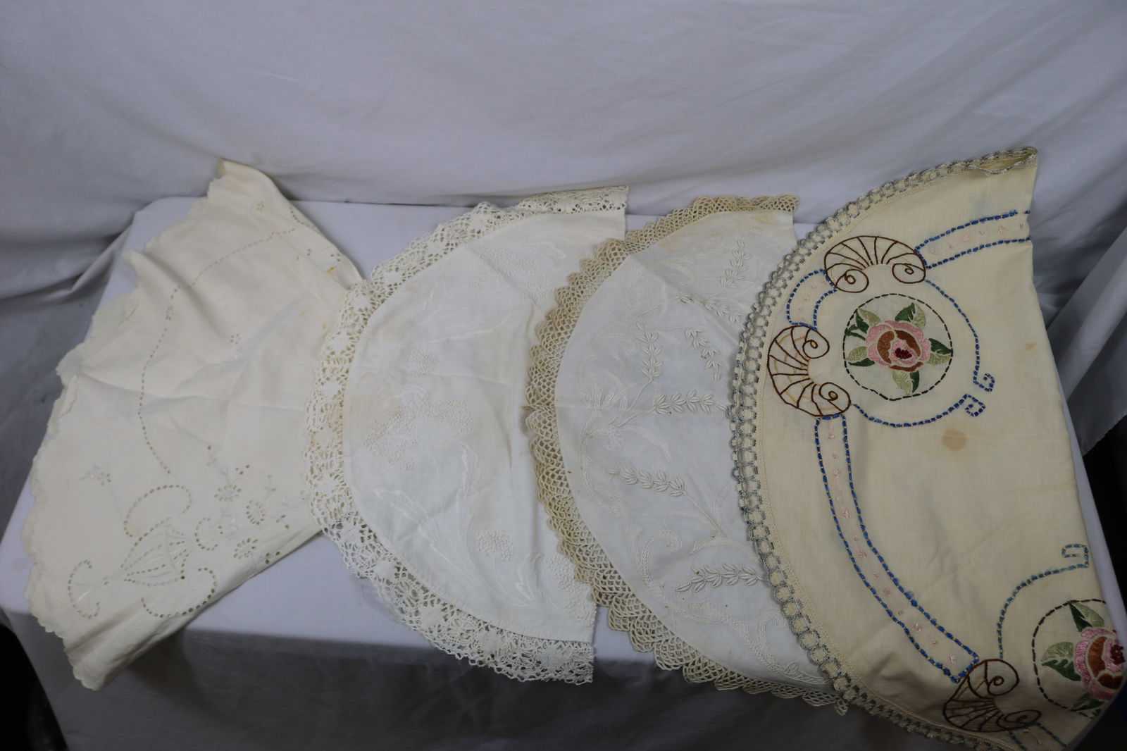 Lot of 4 Round Table Topper Doilies, 1 with Embroidered Roses: see photo's