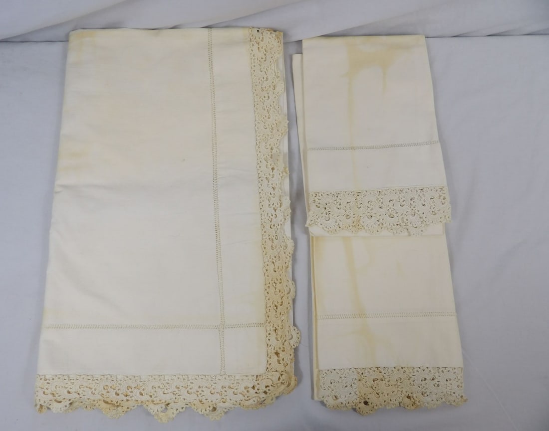 Vintage Full Size Sheet & Pair of Matching Pillow Case with Hand Crochet Trim (1 of 7)