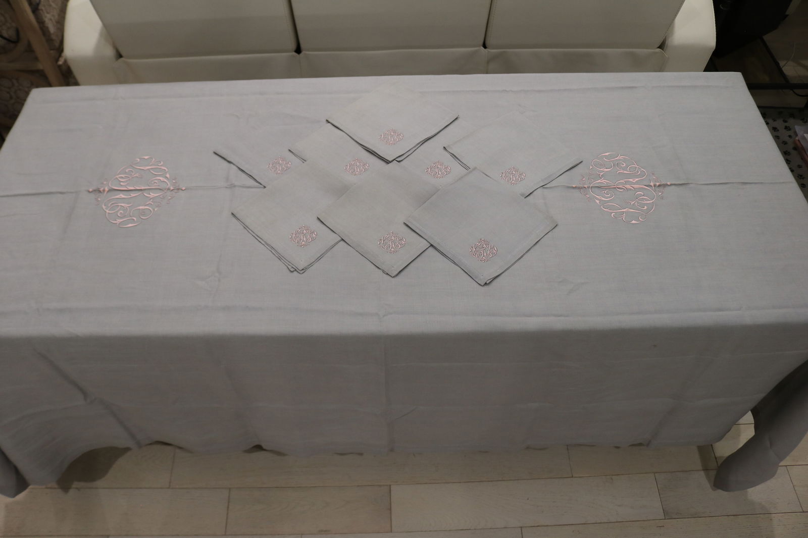 Vintage Grey Linen Tablecloth with Pink Embroidered Monogram "LGR" & 8 Matching Napkins: approx. 72 x 104 cloth, 16 x 16 napkins, see photo's