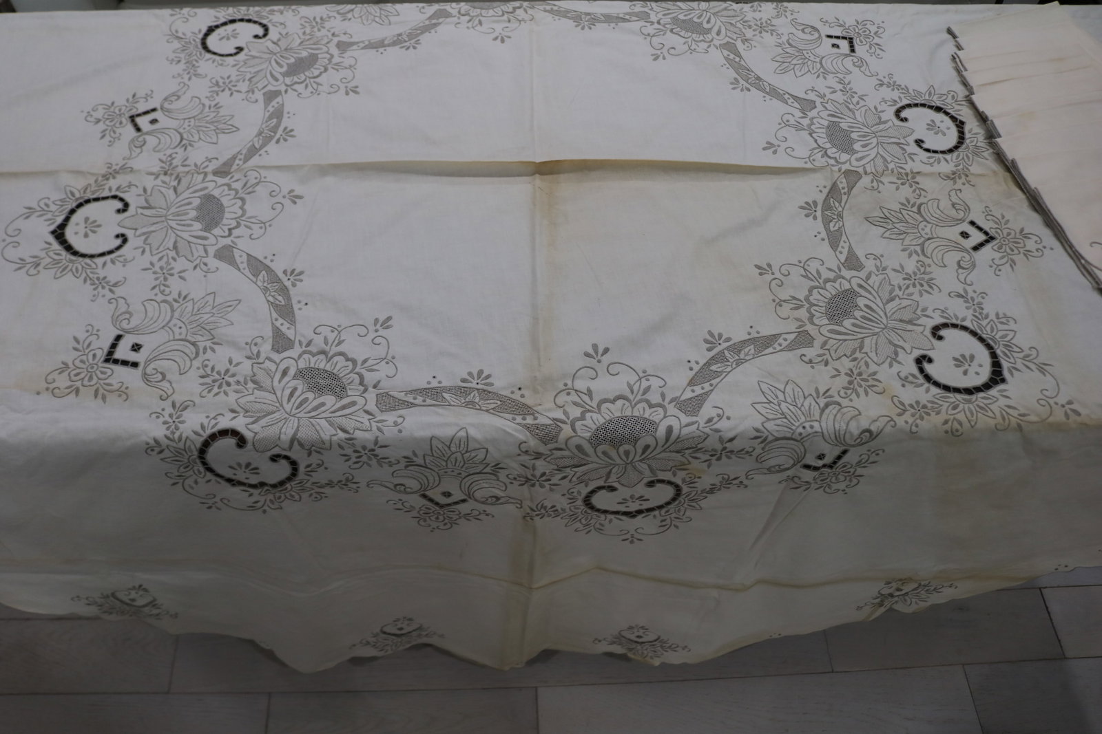Large Oval Embroidered & Cut Work Tablecloth with 12 Napkins (1 of 11)