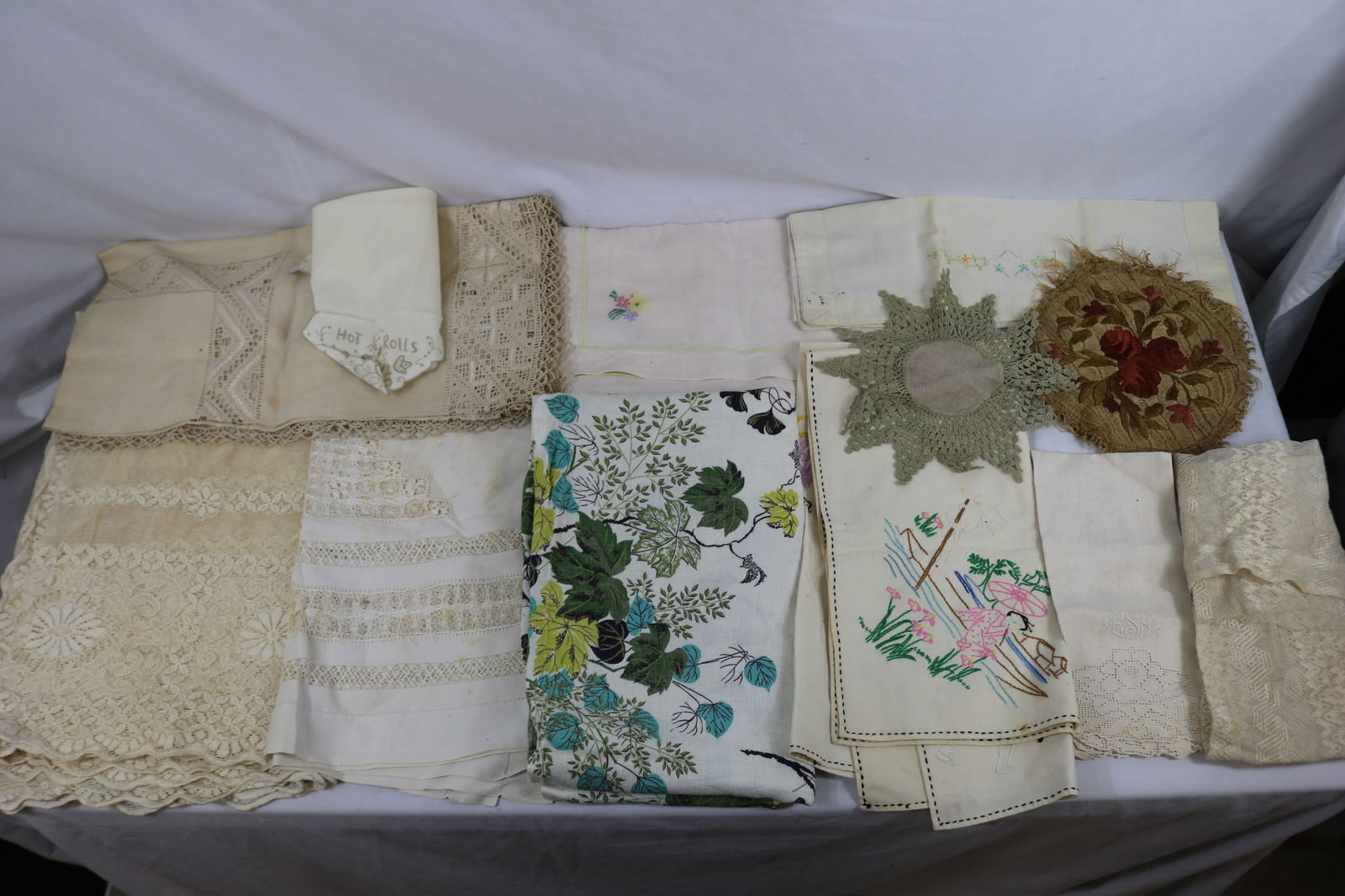 Lot of Vintage Linens with Lace Curtain Panel & Barkcloth (1 of 8)