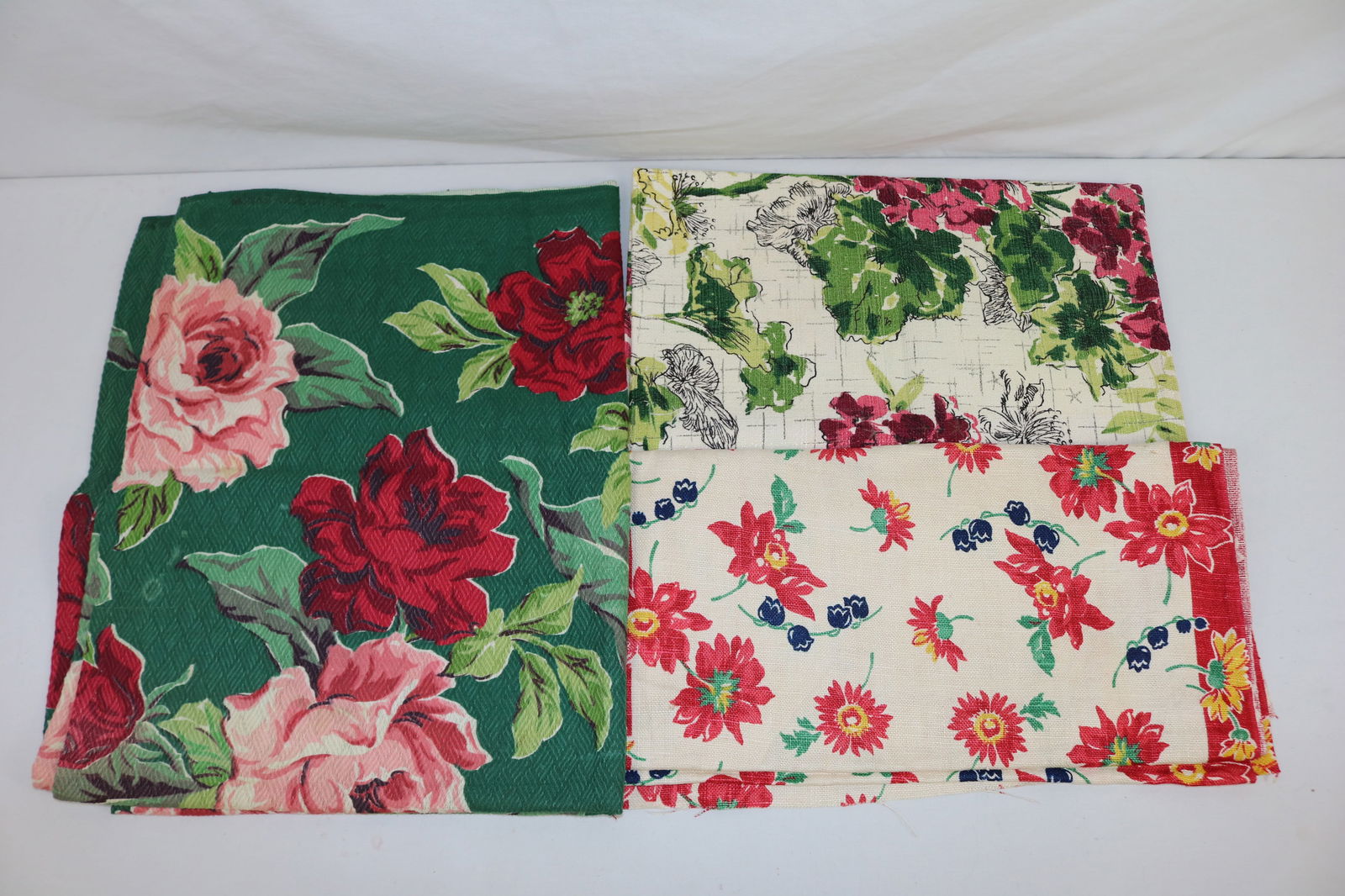 Lot of Vintage 1930-50's Fabrics including Barkcloth & Towel Fabric: see photo's