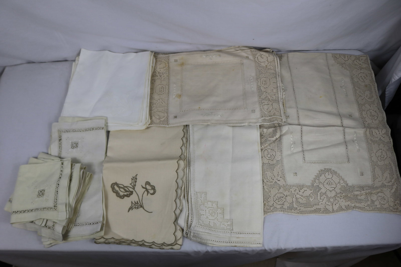 Lot of Vintage Tablecloths & Napkins with Lace & Applique (1 of 9)