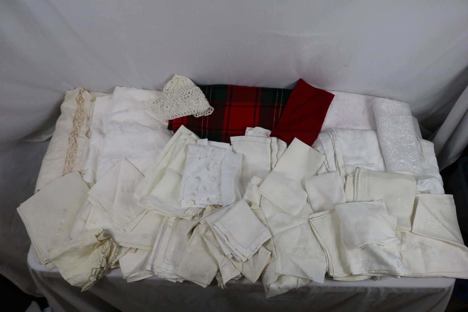 Huge (Box Lot) Vintage Linens, Tablecloths, Napkins & other (1 of 8)