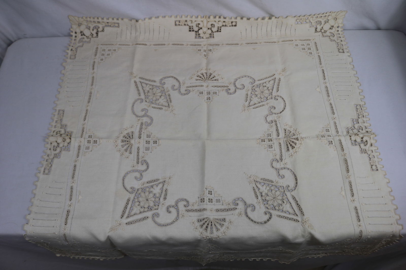 Vintage Cut Work & Embroidered Table Topper: approx. 32 x 32, good condition, see photo's