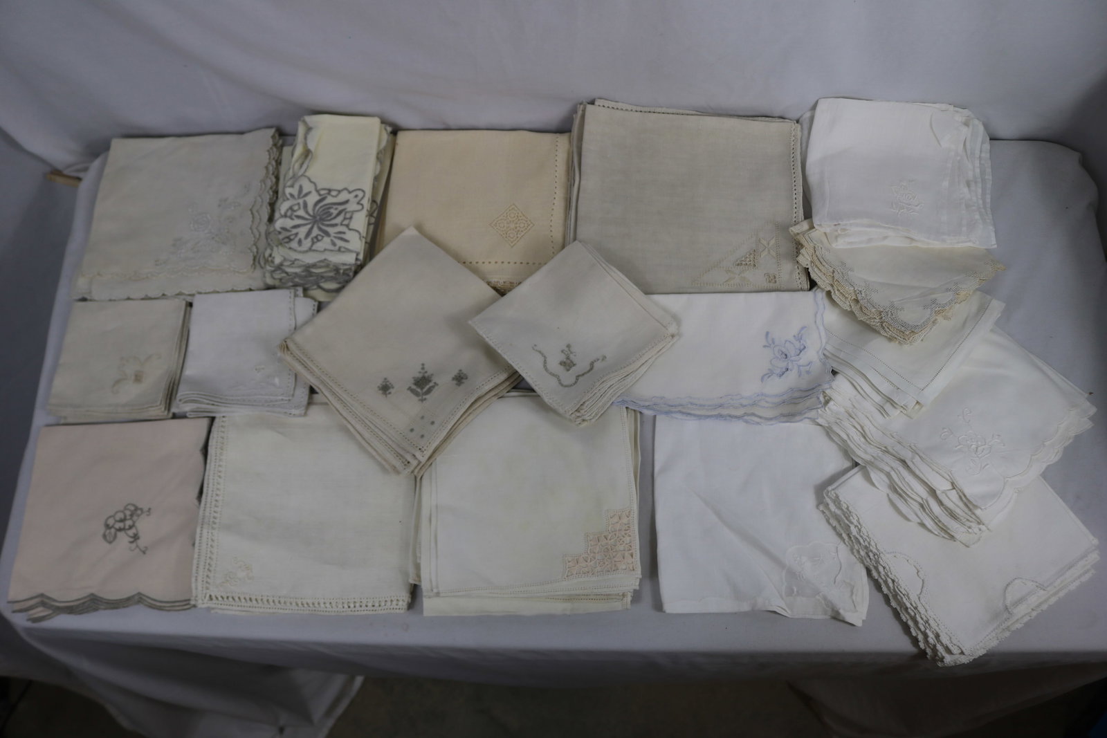Large Lot of Vintage Linen Napkins, Many Sets (1 of 8)
