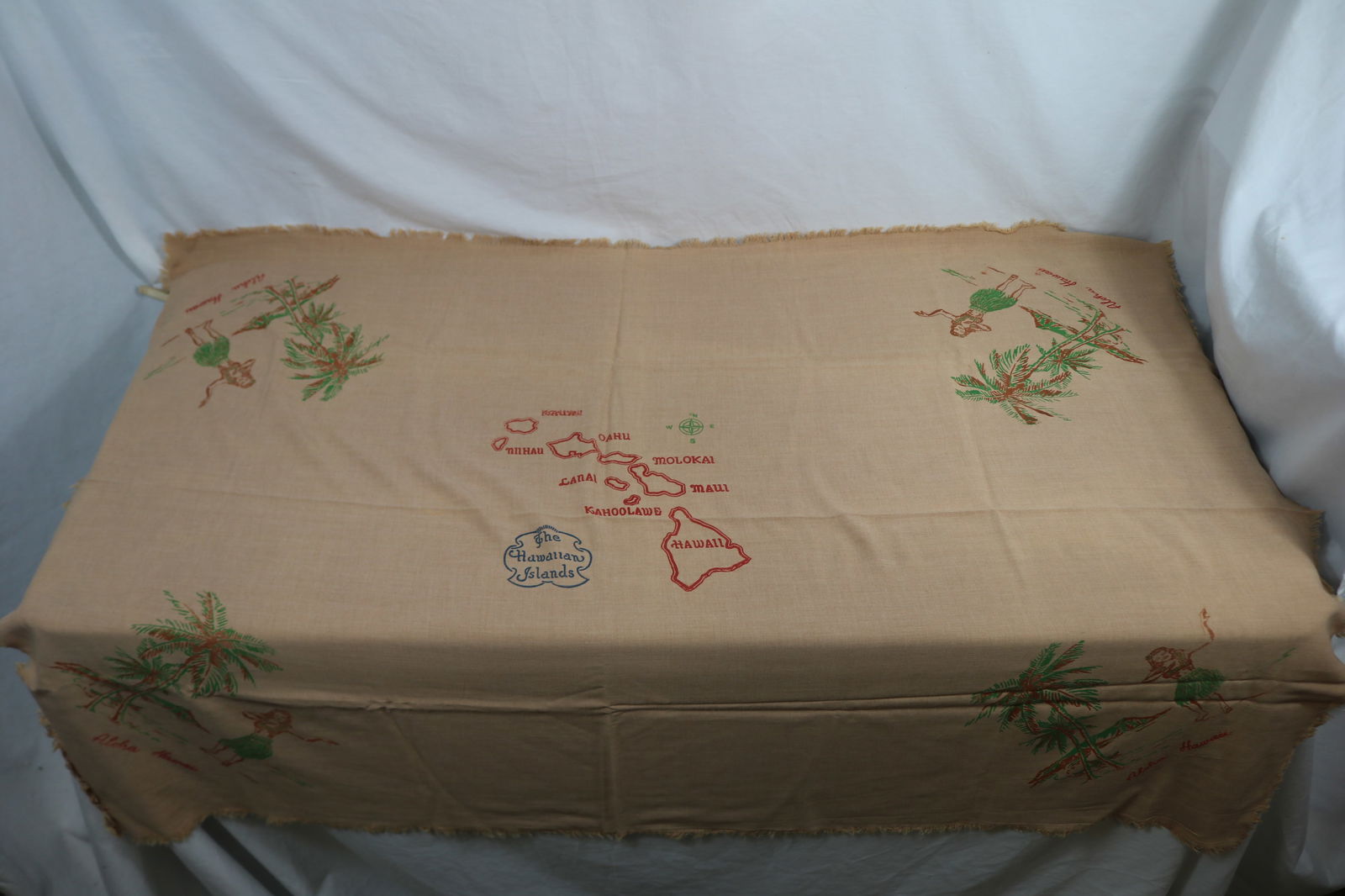 Vintage Mid-Century Printed Cotton Hawaiian Luncheon Tablecloth: approx. 36 x 50, good condition, see photo's