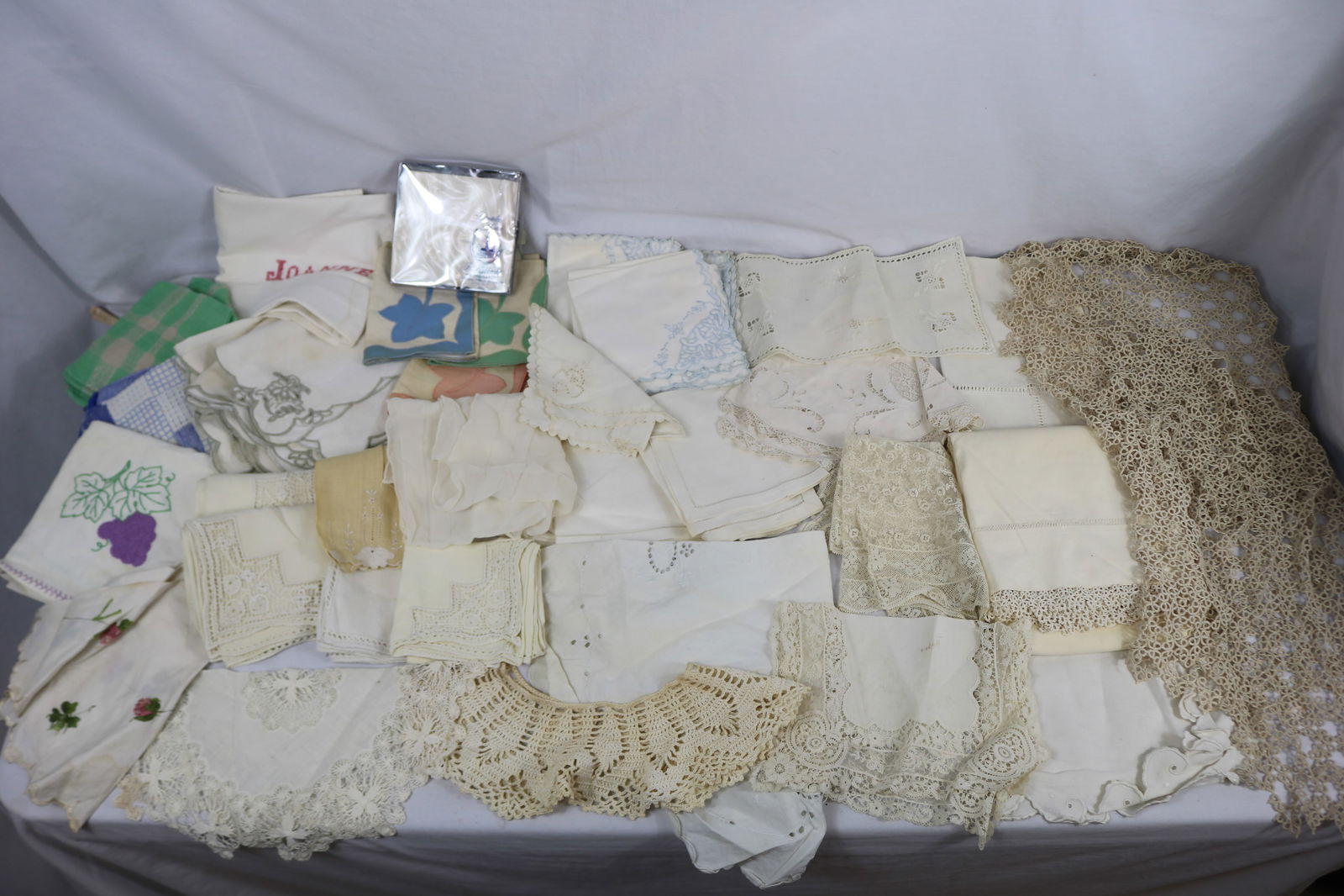 Large Lot of Vintage Linens with Lace, Towels, Pillow Cases & More (1 of 10)
