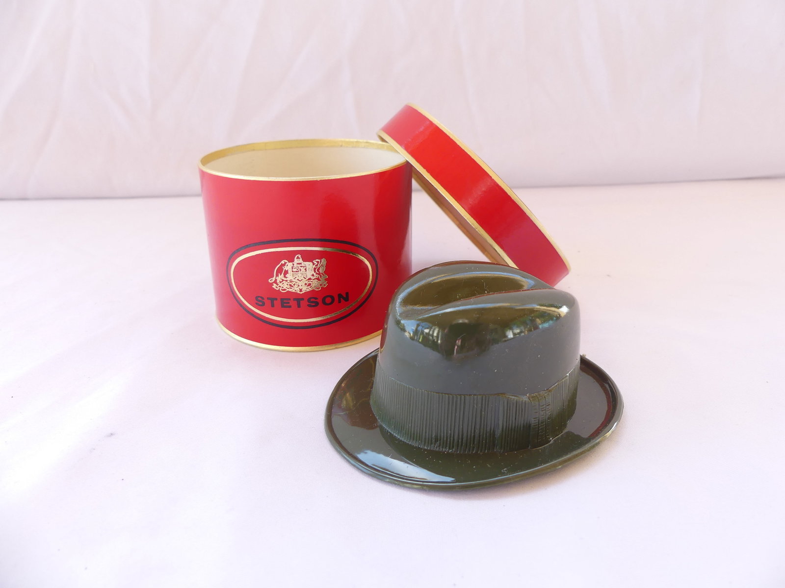 Vintage Stetson Salesman Sample or Giveaway, Hat Box & Plastic Hat (1 of 6)