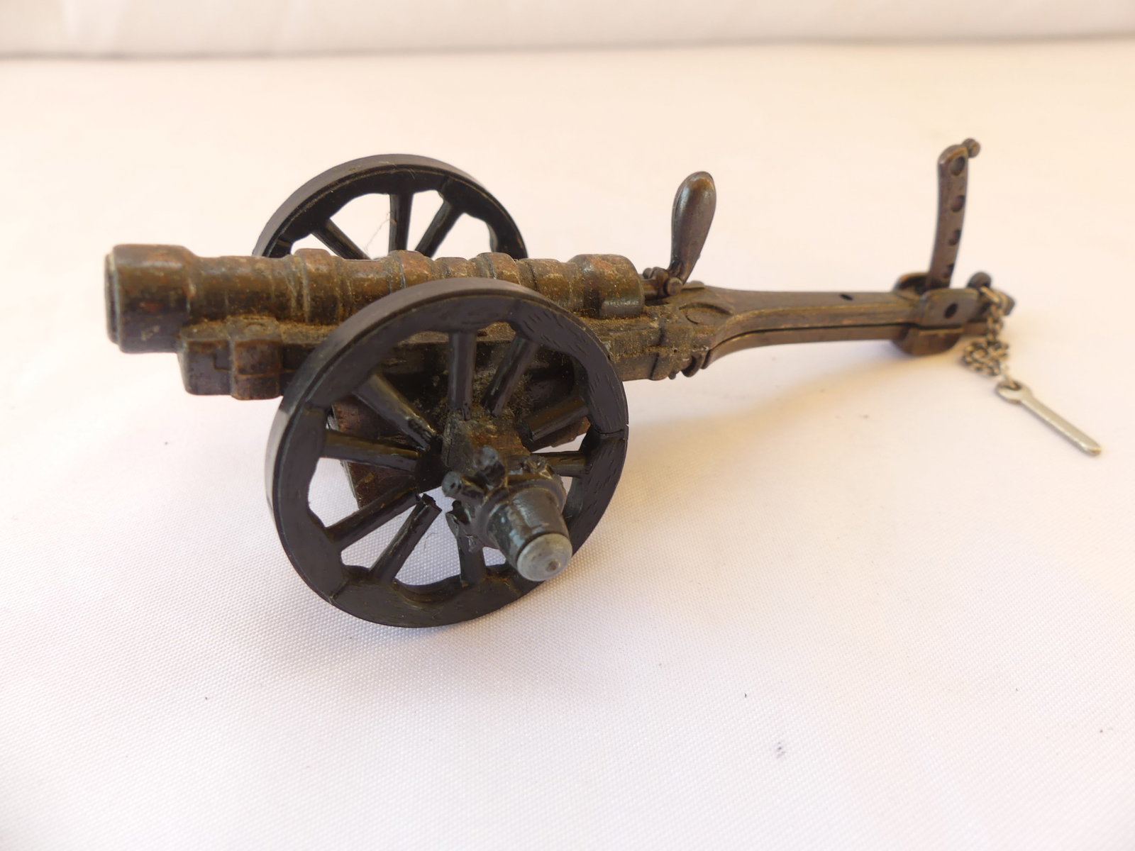Vintage Miniature Cannon Pencil Sharpener: approx. 4 1/2 inches, see photo's