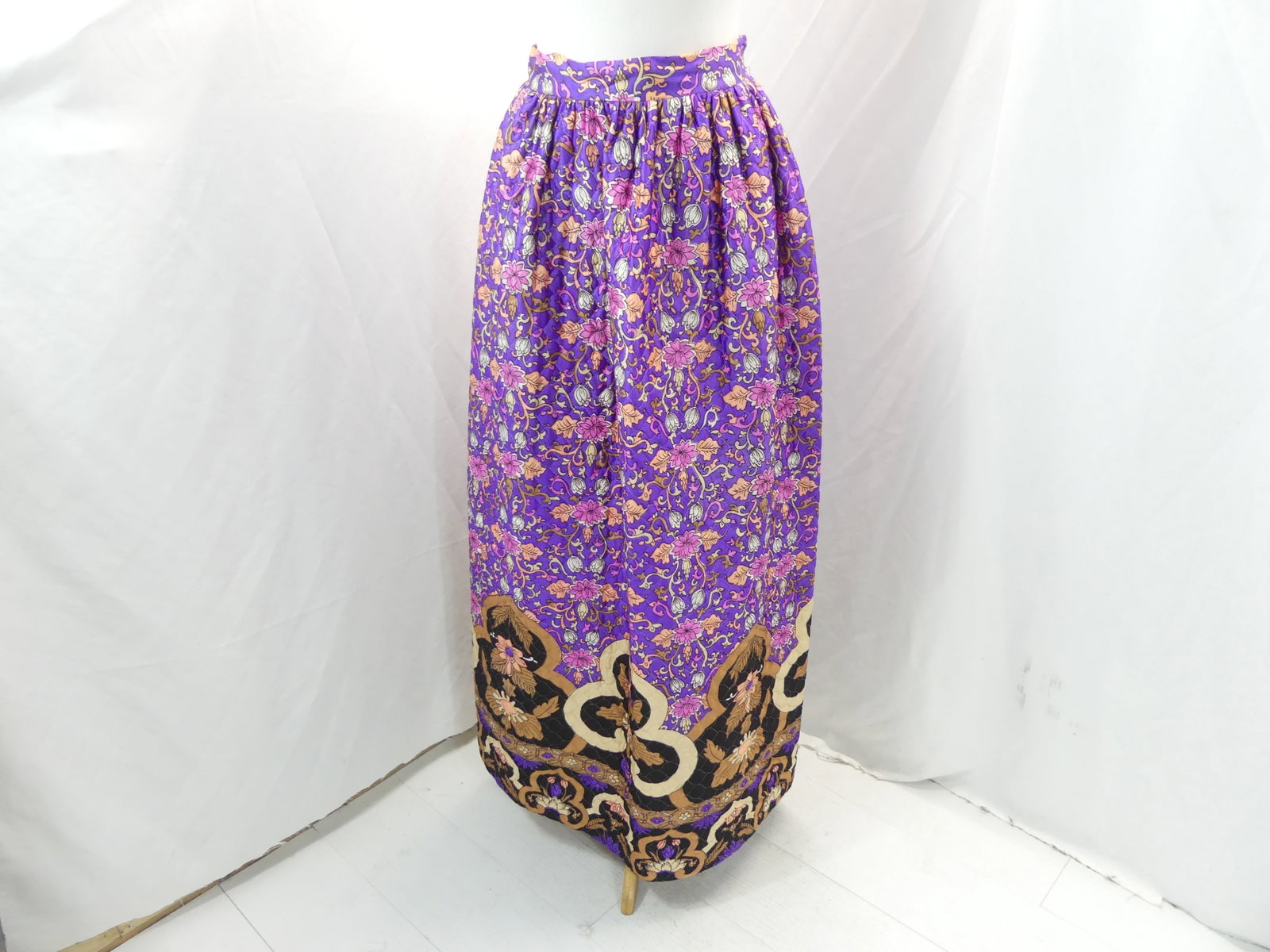Vintage 1970's Purple, Pink & Brown Quilted Maxi Skirt: approx. 26 waist, good condition, see photo's