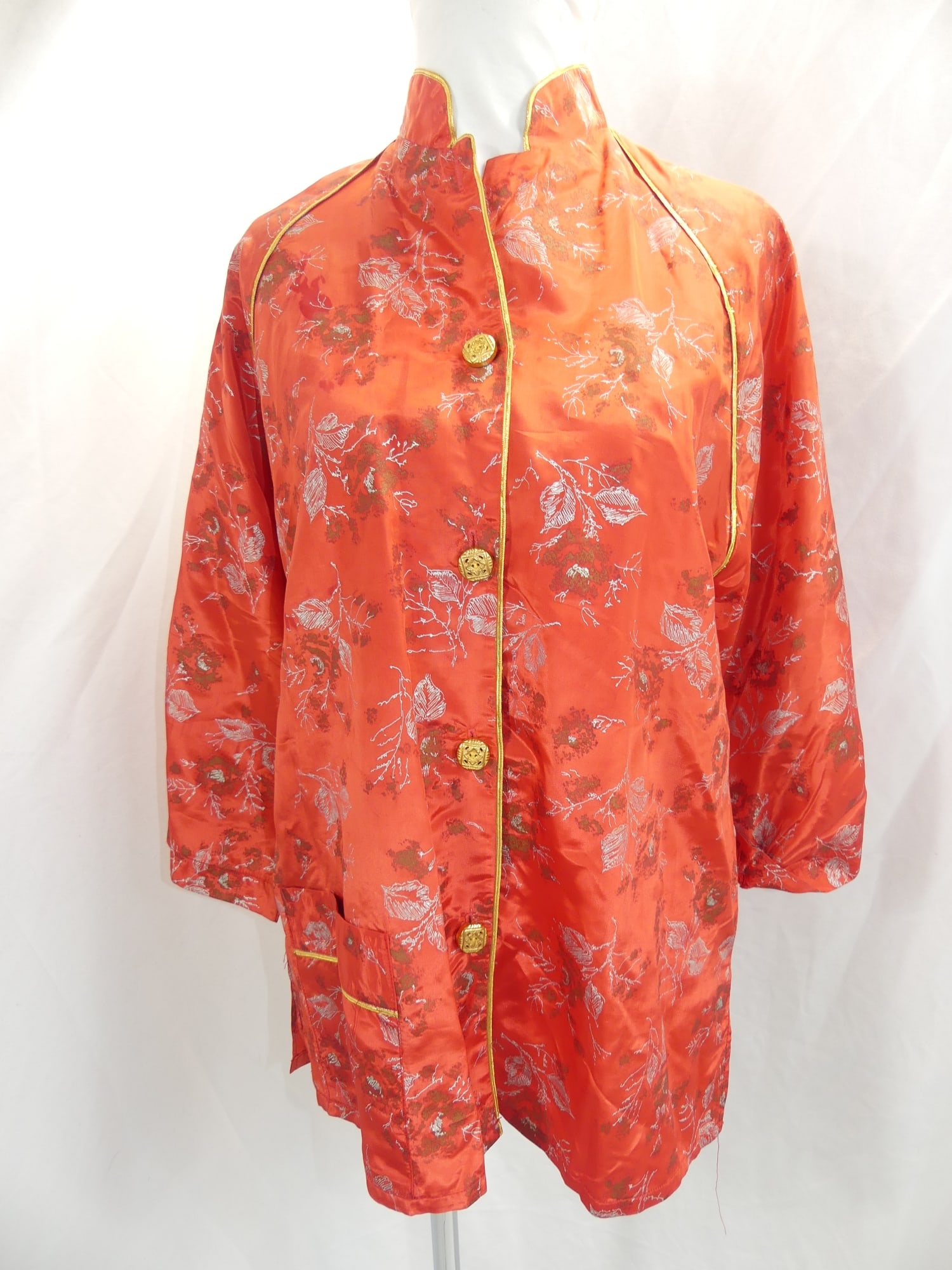 Vintage 1940's Mara Kobb Red Asian Jacket with Silver & Gold: size 32. In good condition, see photo's