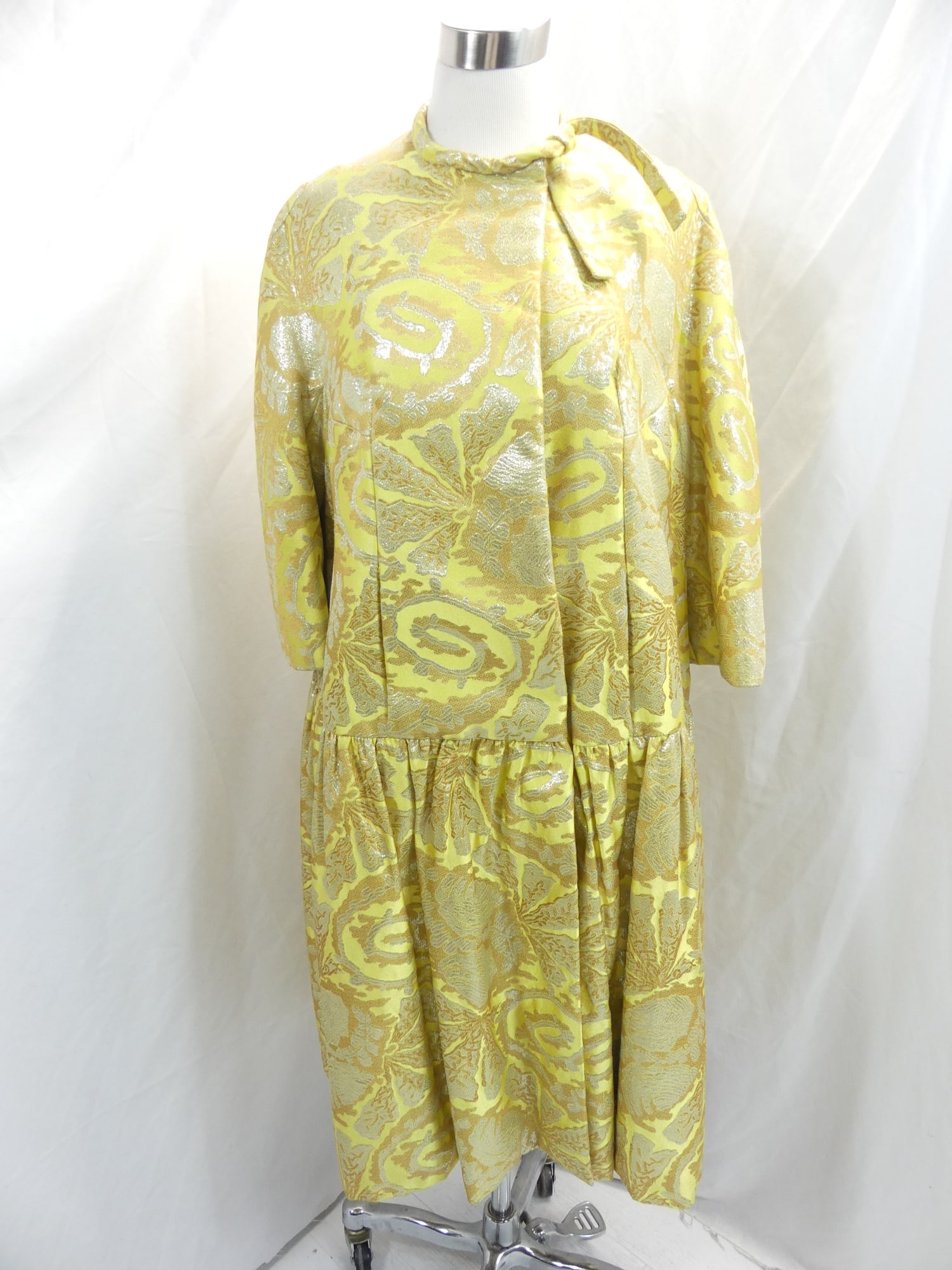 Vintage Rare 1960's Burke- Amey Yellow, Gold & Silver Metallic Coat: approx. 42 bust, 44 waist. Very good quality & in good condition, see photo's