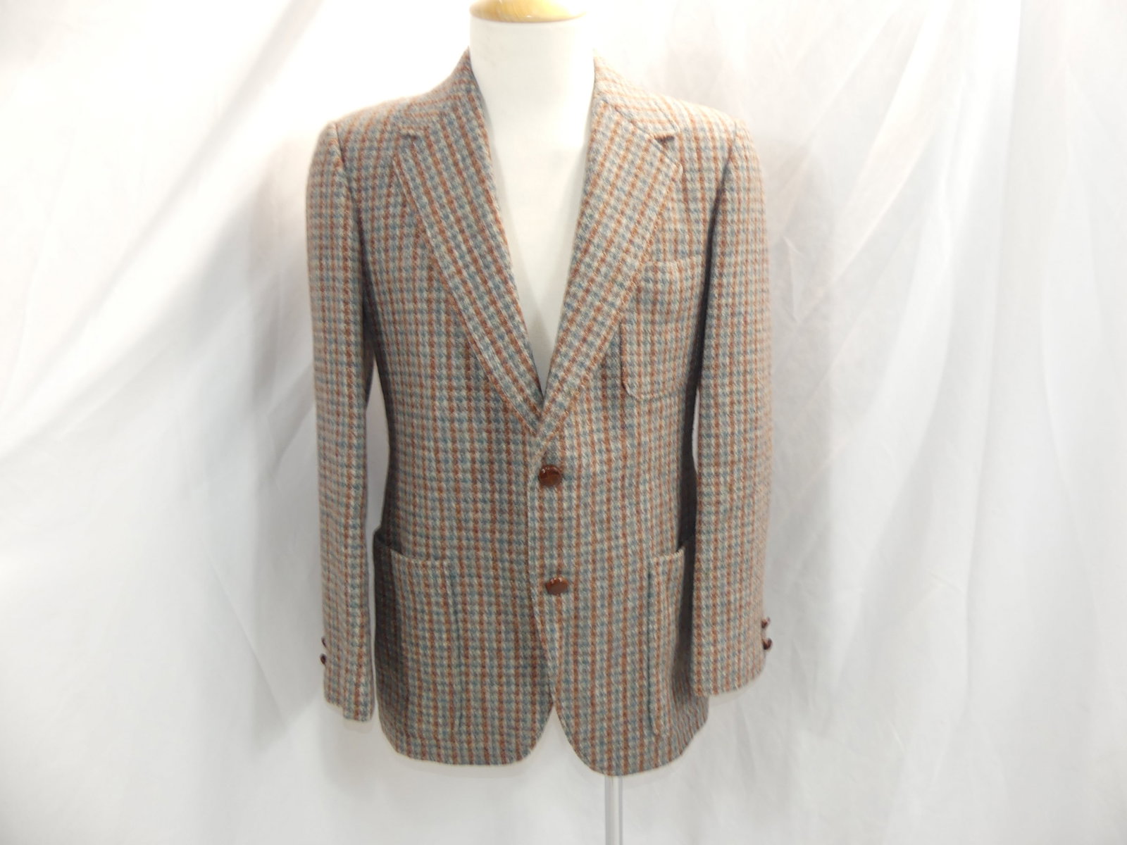 Vintage 1960's Harris Tweed Men's Suit Coat: approx. 40 chest, 37 waist. In good condition, see photo's