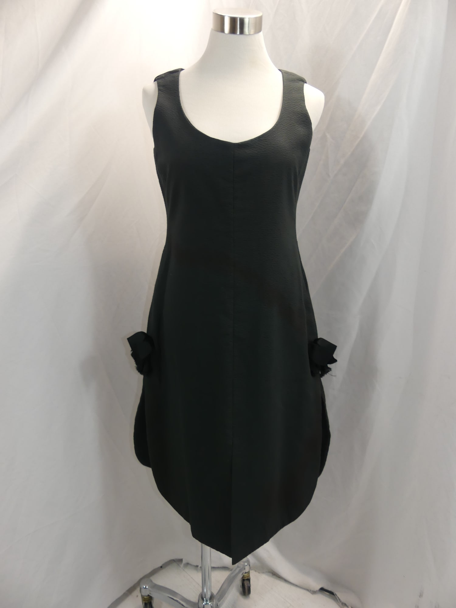 Vintage 1960's Geoffrey Beene, John Doyle Bishop Black Shift with Satin Bows: approx. 35 bust, 30 waist. Has underarm discoloration & has strange dark area like a stripe unknown if intentional or a flaw, see photo's