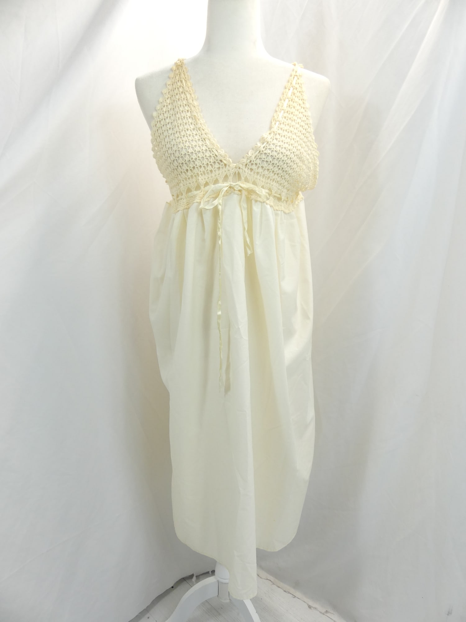Vintage White Cotton Nightgown with Crochet Top: approx. 36 bust. Needs seam repair, see photo's
