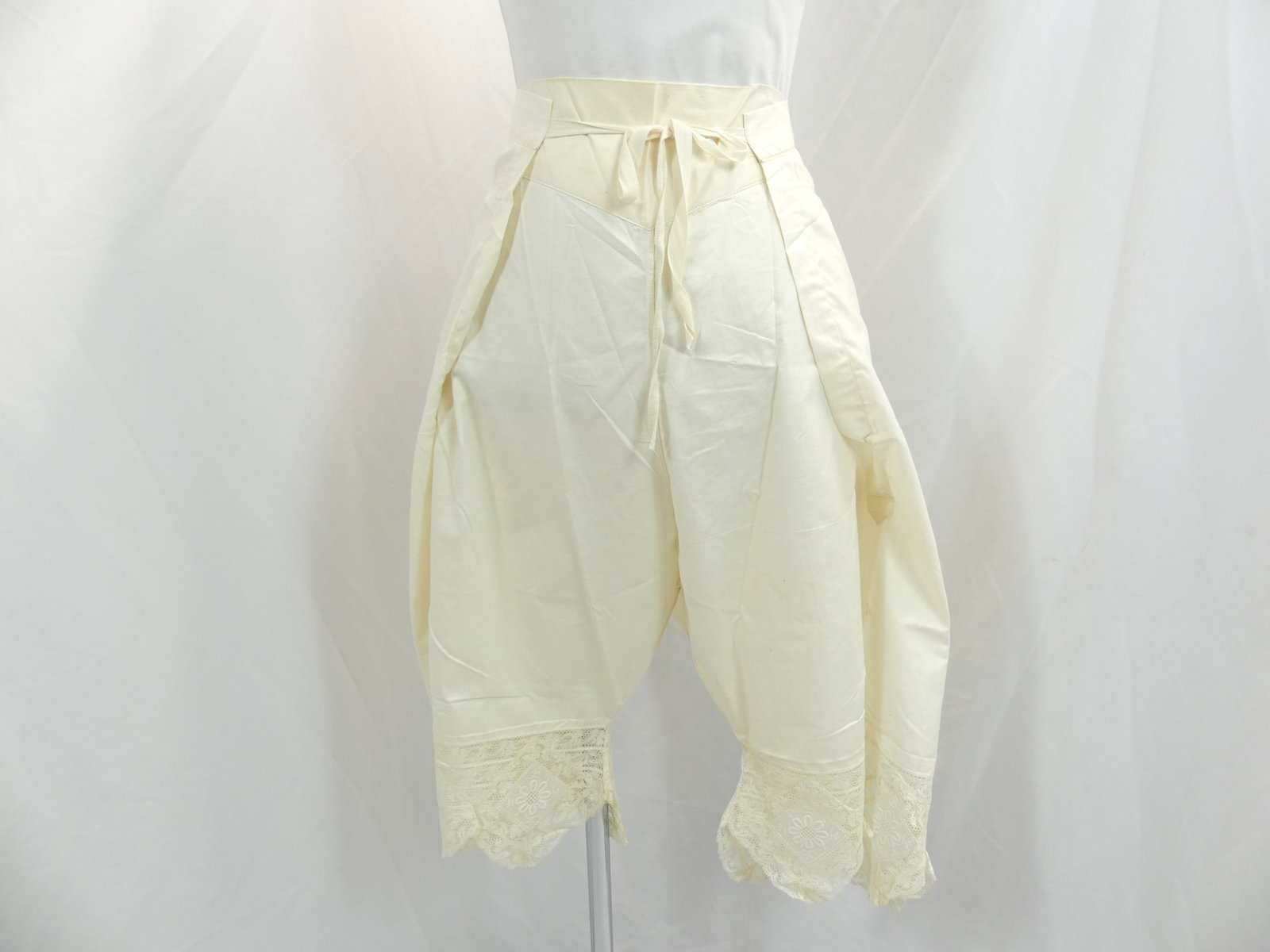 Vintage Early 1900's Old Store Stock Cotton & Lace Bloomers: approx. up to 32 waist. Has a couple of small spots, see photo's