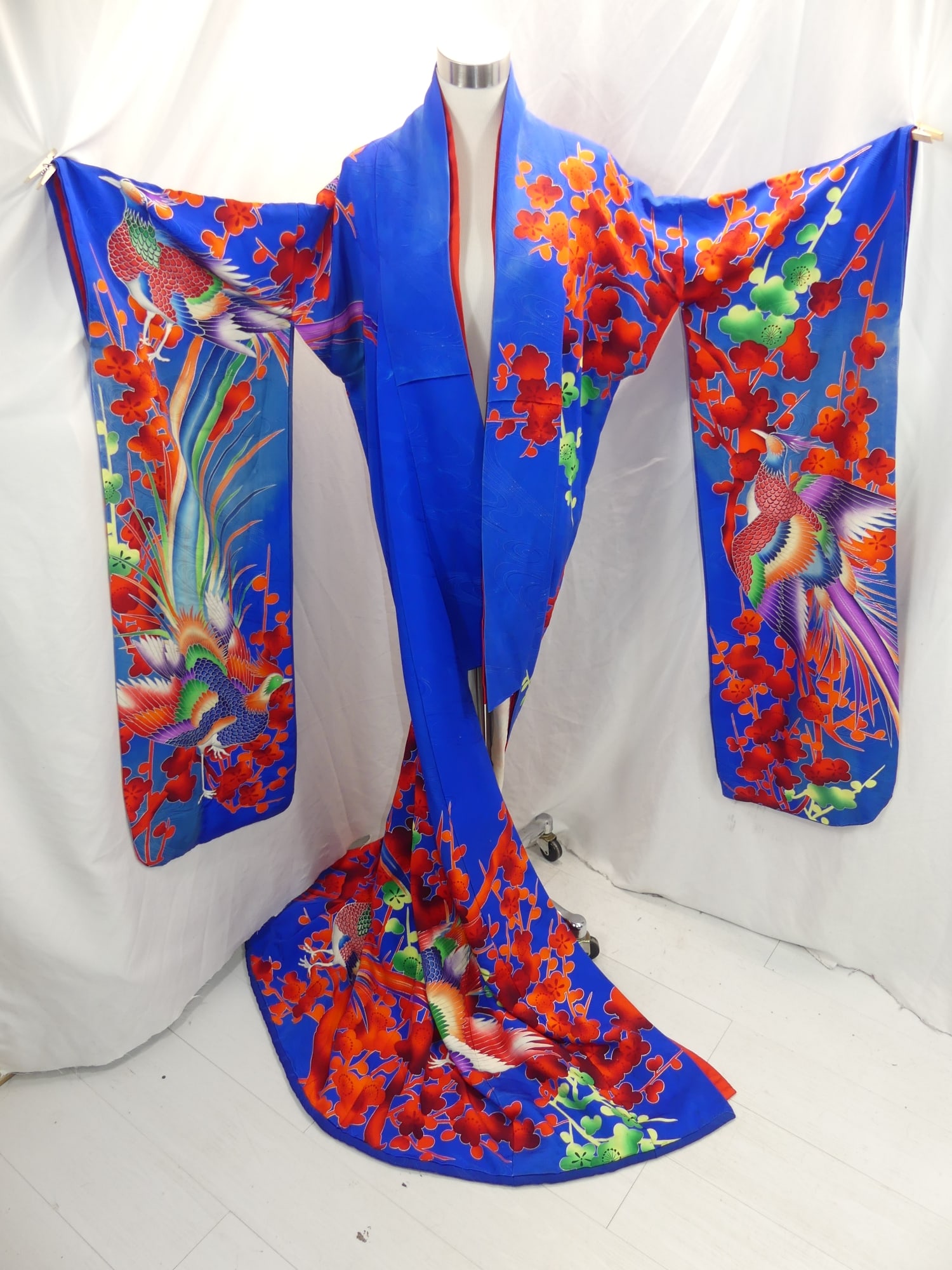 Vintage Bright Royal Blue & Red Floral Wedding Kimono with Birds: approx. 50 bust. Has some fading, see photo's