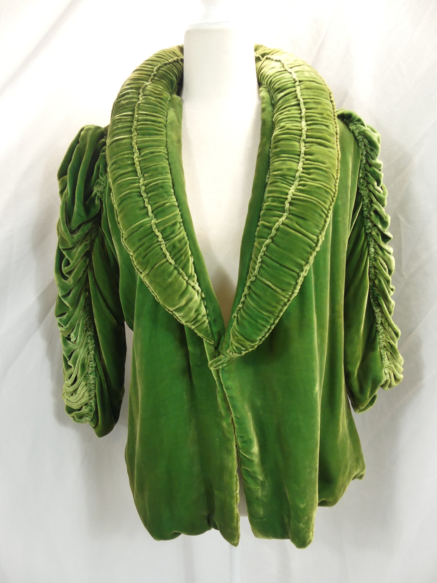 Vintage 1920's Franklin Simon & Co Green Velvet & Tufted Opera Jacket: approx. 42 bust, 38 waist. Has some discoloration could be the lighting & couple of iron marks, dark marks on shoulders & silk fray on inside, see photo's