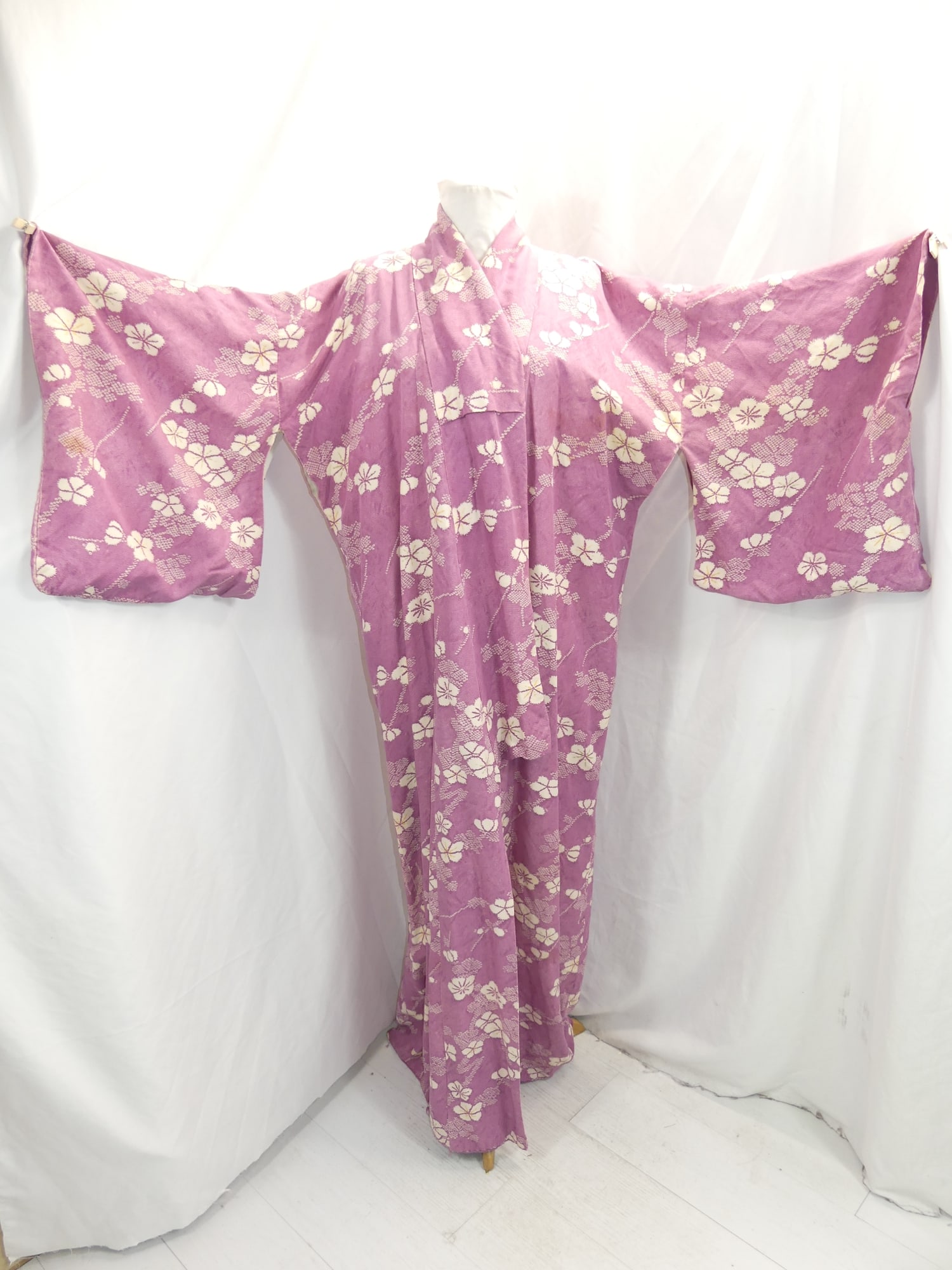 Vintage Purple & White Floral Silk Kimono: approx. 50 bust. Old underarm repair that need to be fixed still. Has some fray at hem & old seam repairs, see photo's