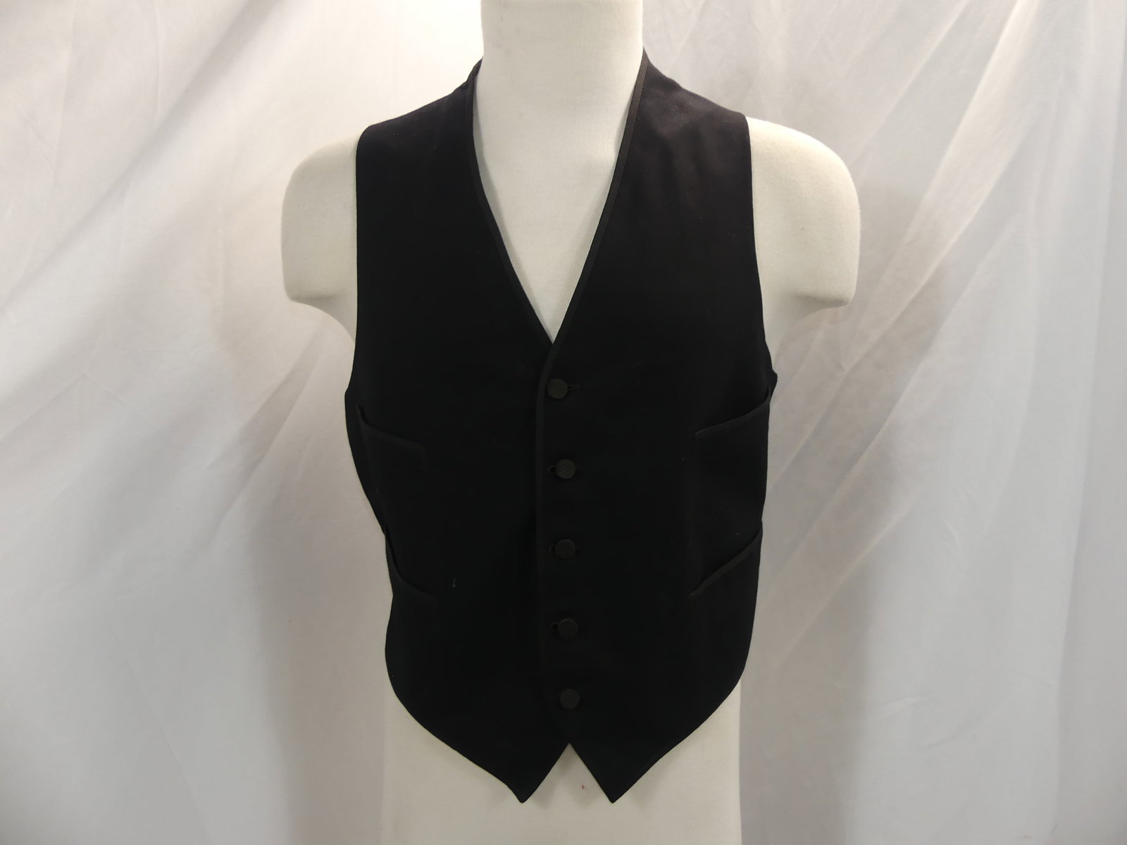 Early 1900's Black Wool 7 Silk Men's Vest: approx. 40 chest, 37 waist. In good condition, see photo's