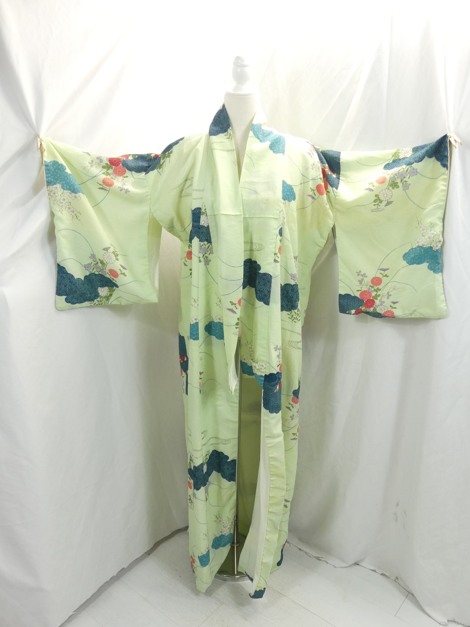Vintage Mint Green with Asian Floral Print Kimono: approx. 48 bust. Needs seam repair under arm & has a couple stain, see photo's