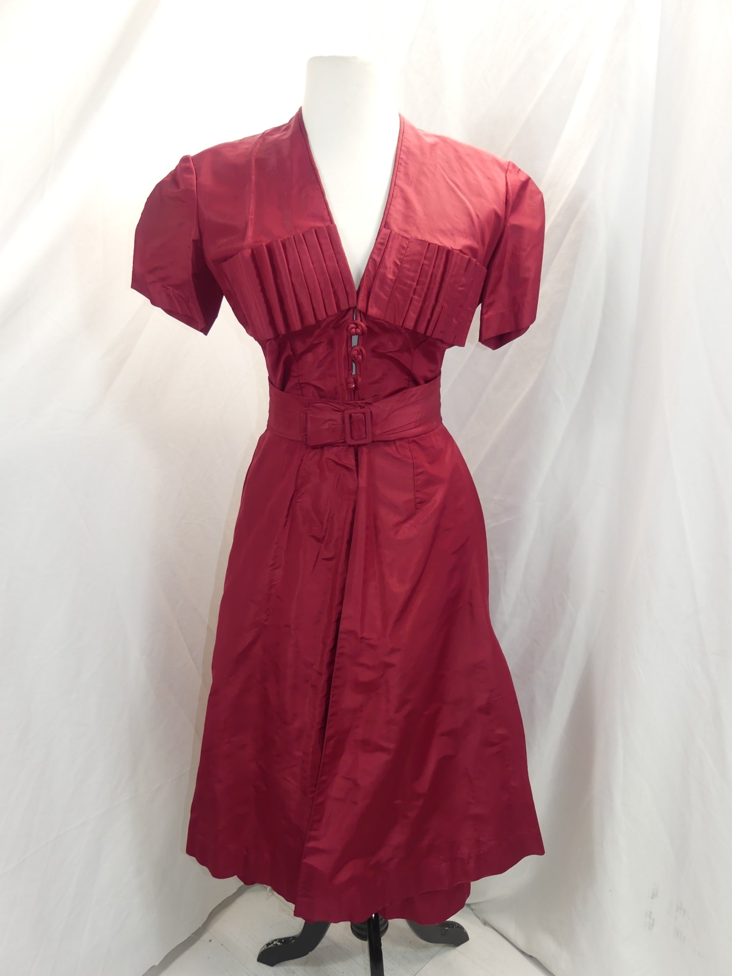 Vintage 1940's Cranberry Taffeta 3 Piece Dress Set with Box Pleat Front: approx. 40 bust, 28 waist. Has a little fray on buttons, small white mark on back that should come out & seam repair on collar & hole on shoulder with slight fade on shoulder as well, see photo's