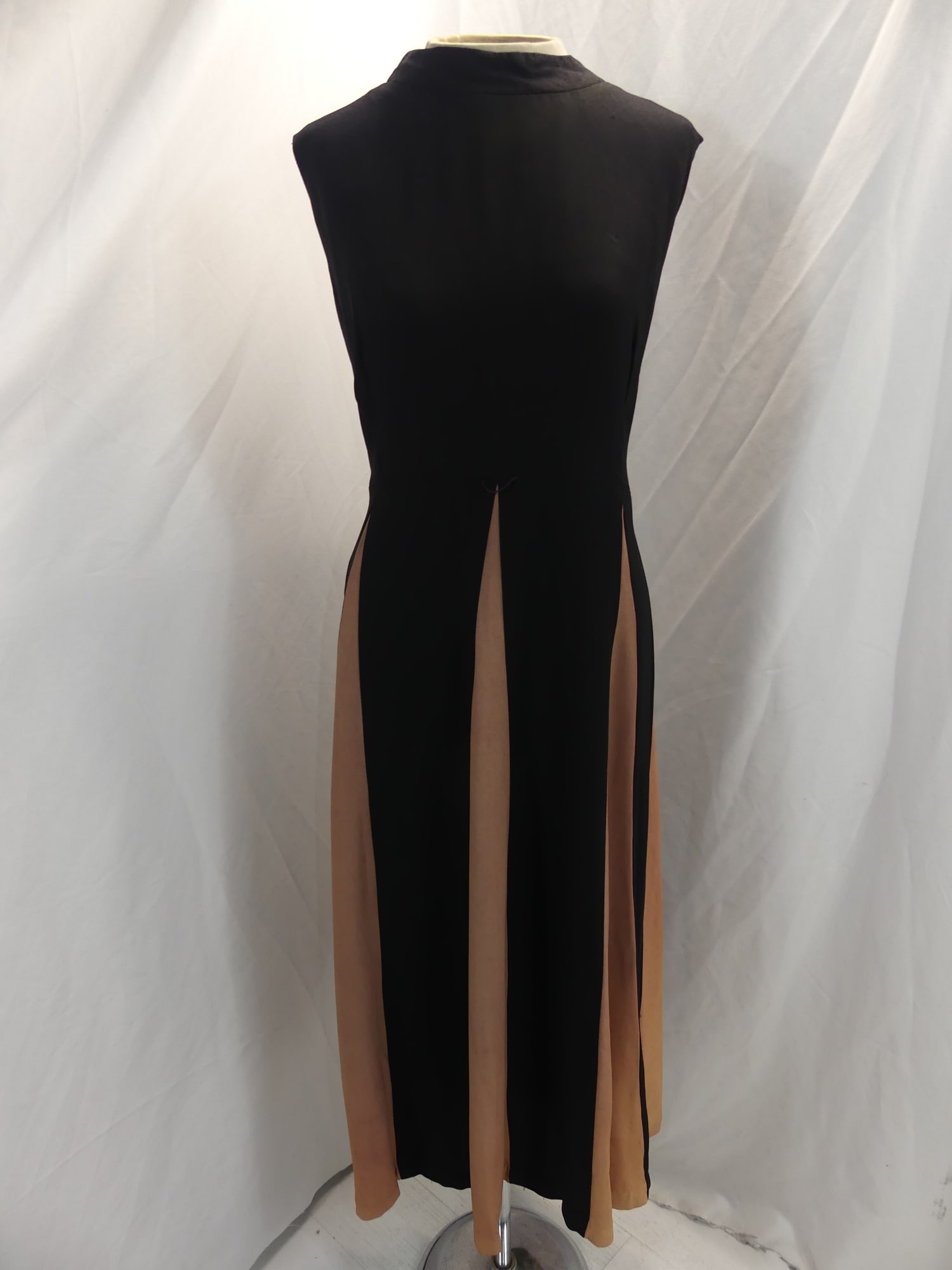 Vintage 1940's Roame Black & Brown Color block Gown: approx. 44 bust, 38 waist. Needs underarm repairs, discoloration on the brown sections, see photo's