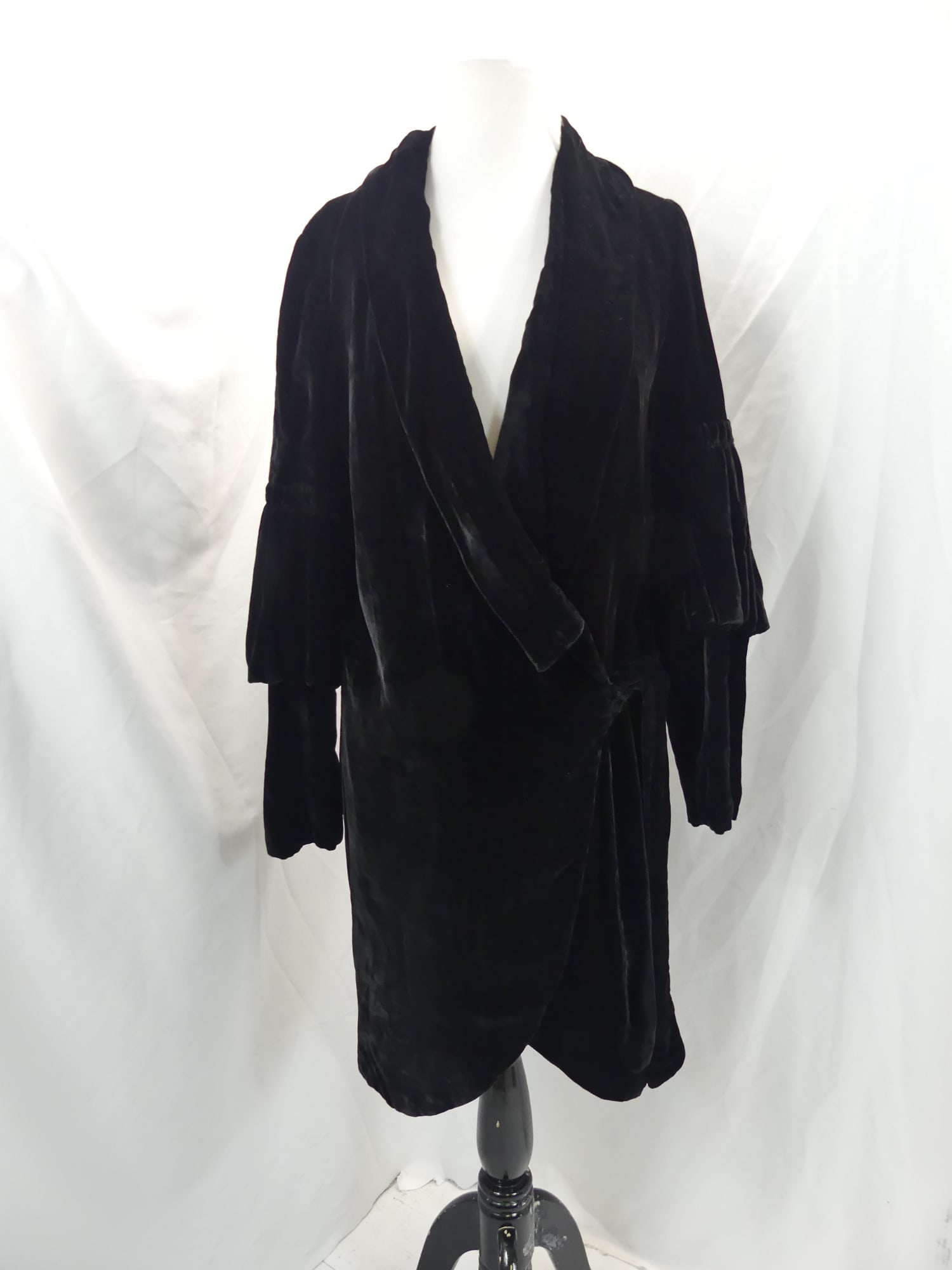 Vintage 1920's RH Stearns Black Velvet Opera Coat: approx. 40 bust. Inside is frayed otherwise in good condition, see photo's